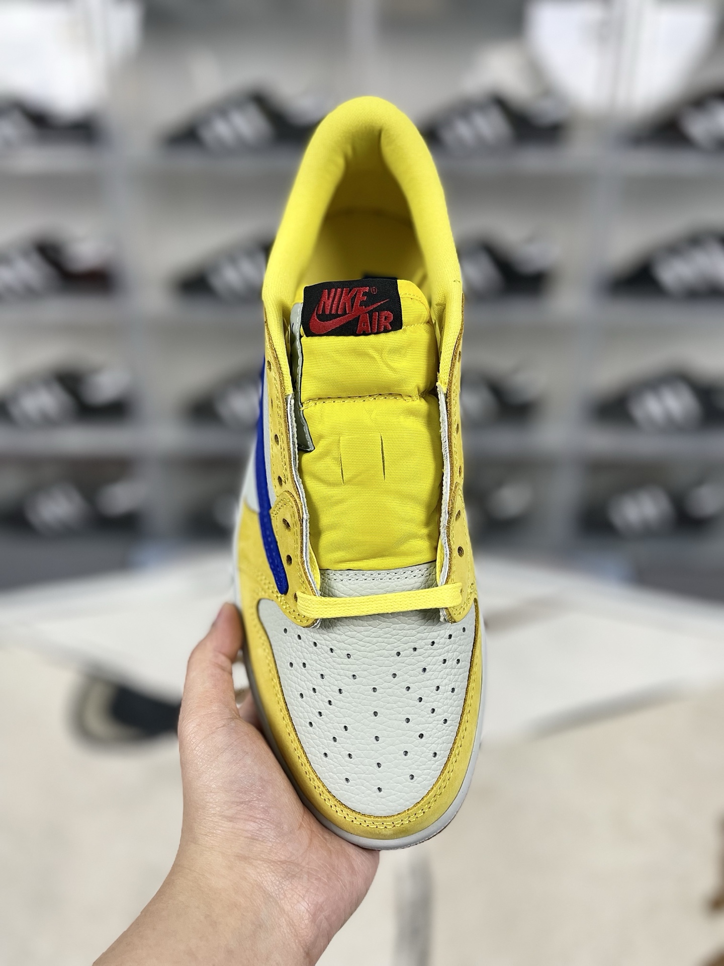 Travis Scott x Air Jordan 1 Low OG Canary Yellow - Iconic Design 4 i1739570485747 3691 0 3