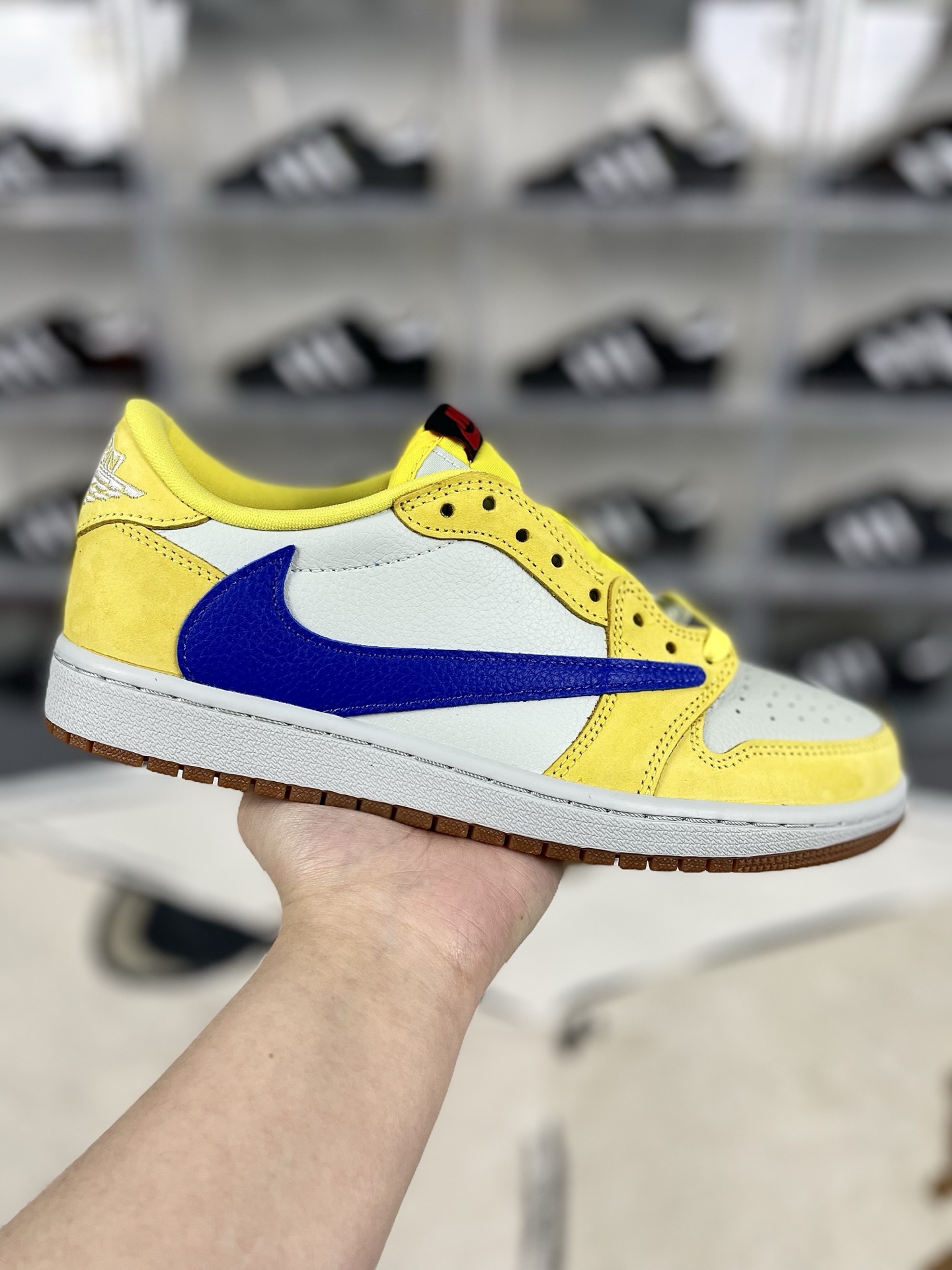 Travis Scott x Air Jordan 1 Low OG Canary Yellow - Iconic Design 1 i1739570487857 85 0 0