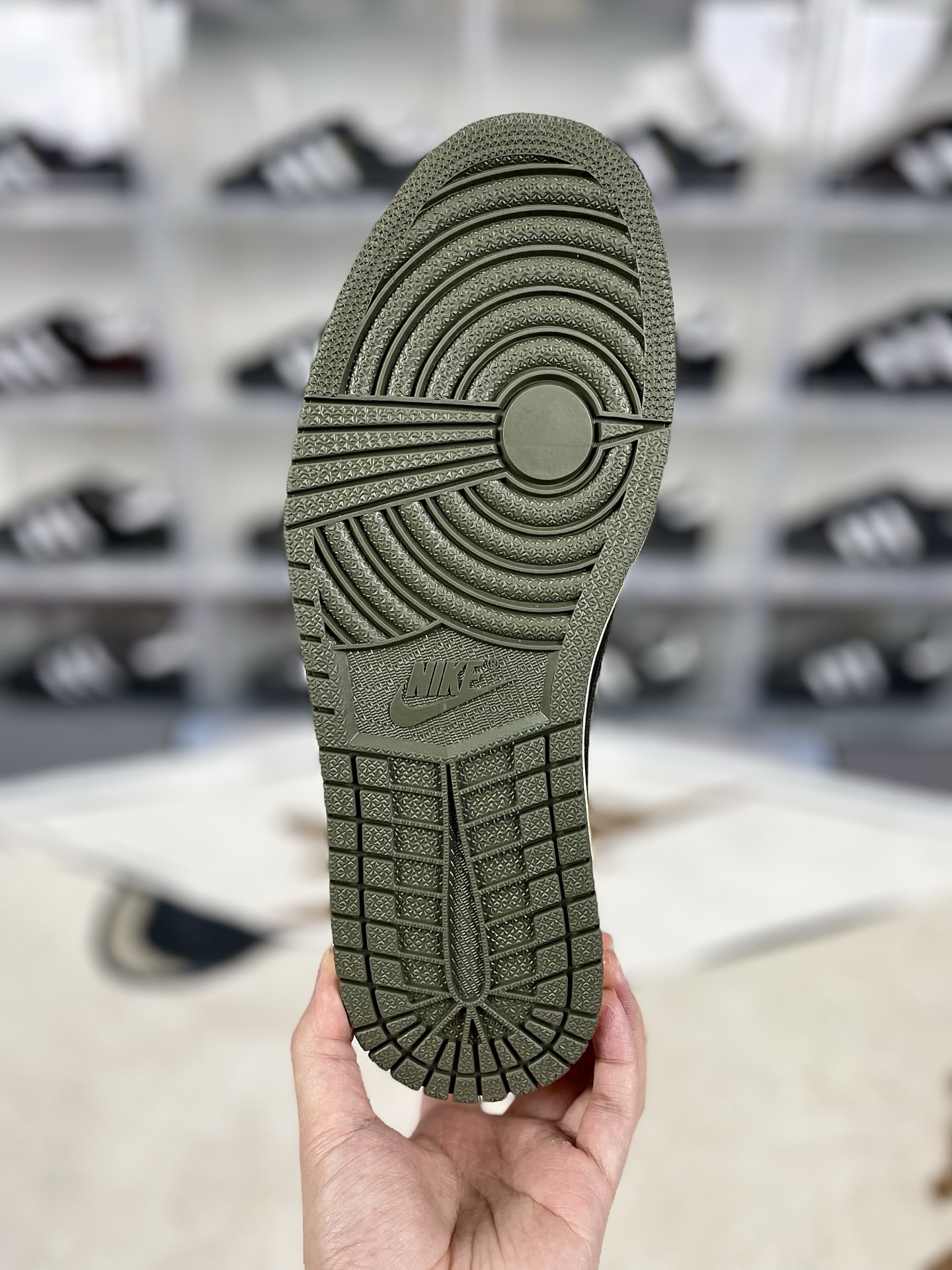 Travis Scott x Air Jordan 1 Low Olive Women's Shoe DZ4137-106 7 i1739570523637 2821 0 4