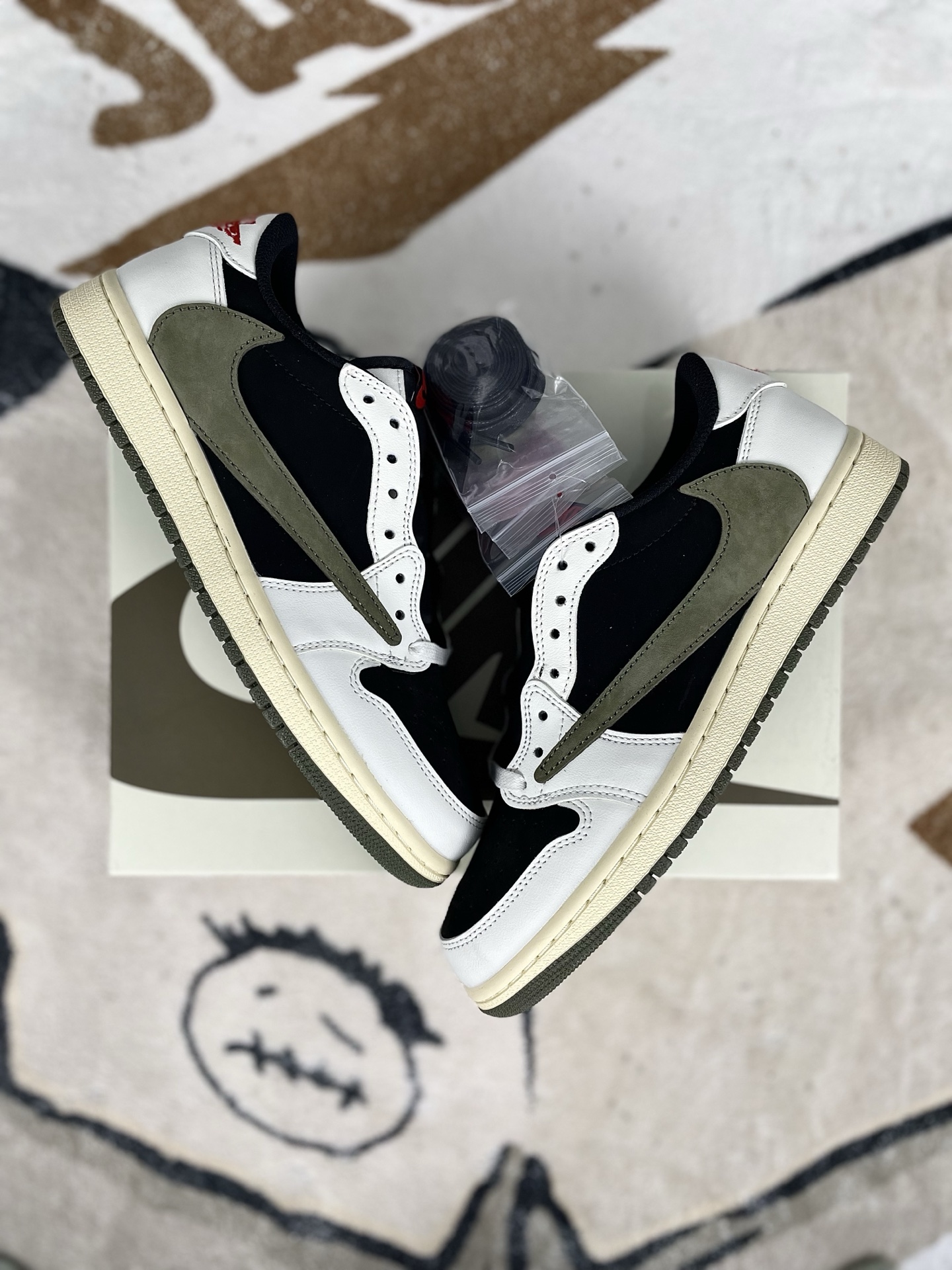 Travis Scott x Air Jordan 1 Low Olive Women's Shoe DZ4137-106 6 i1739570525565 3463 0 7