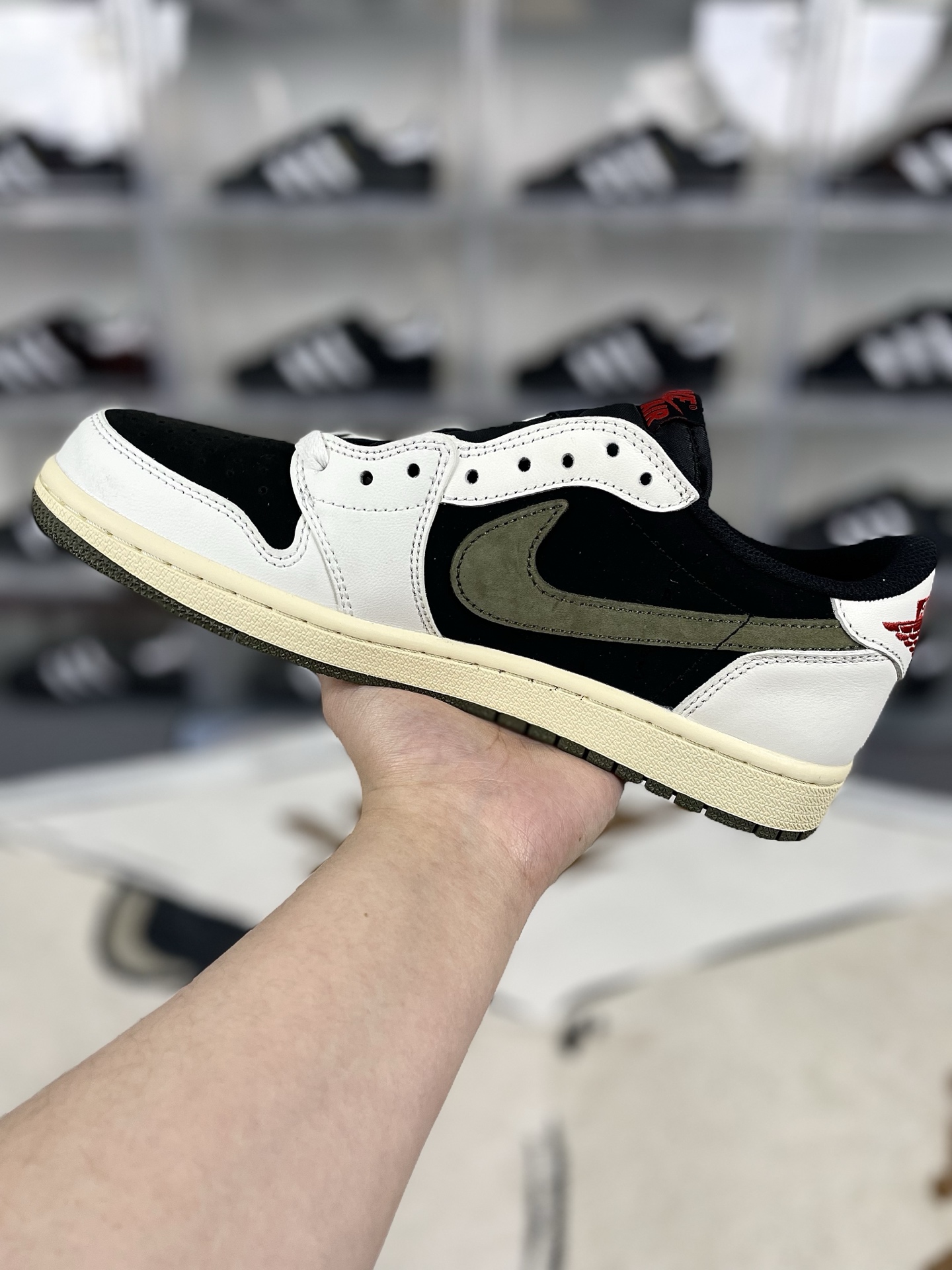 Travis Scott x Air Jordan 1 Low Olive Women's Shoe DZ4137-106 3 i1739570526780 1489 0 1