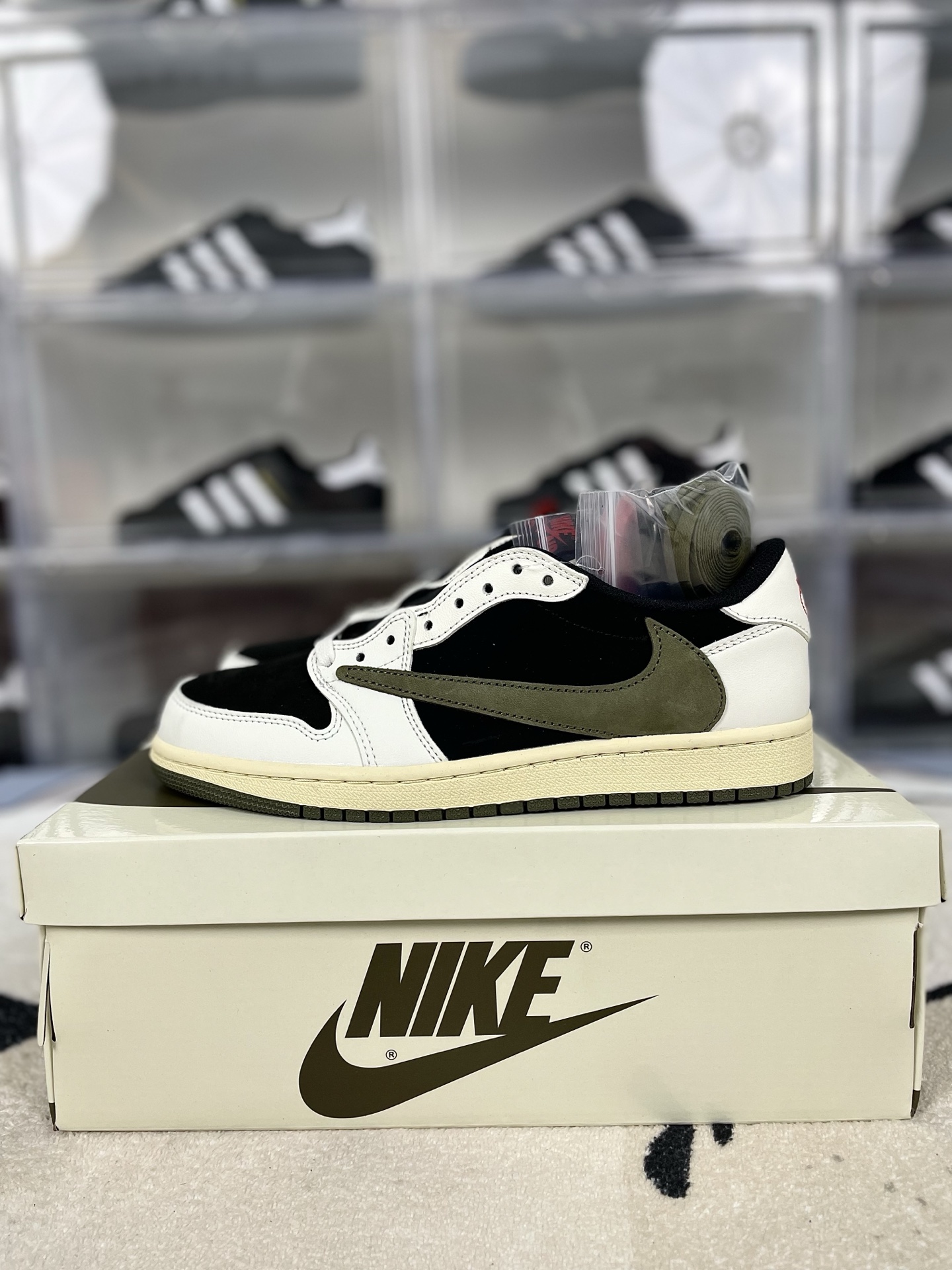 Travis Scott x Air Jordan 1 Low Olive Women's Shoe DZ4137-106 10 i1739570530778 1856 0 8