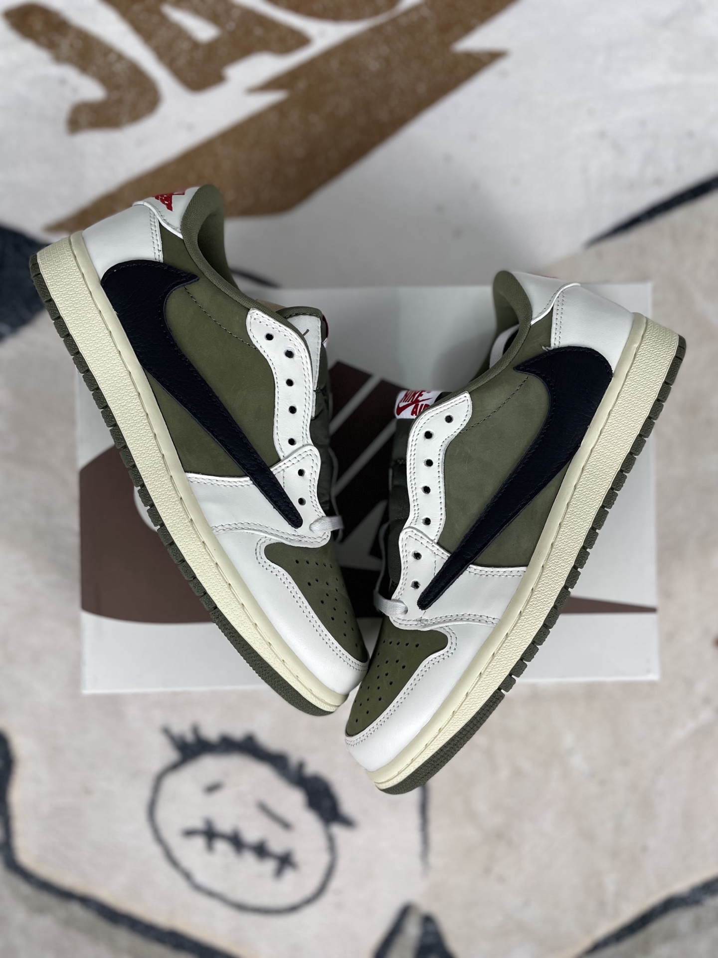 Travis Scott x Jordan Air Jordan 1 Low OG Olive Sneakers 5 i1739741484968 4471 0 7