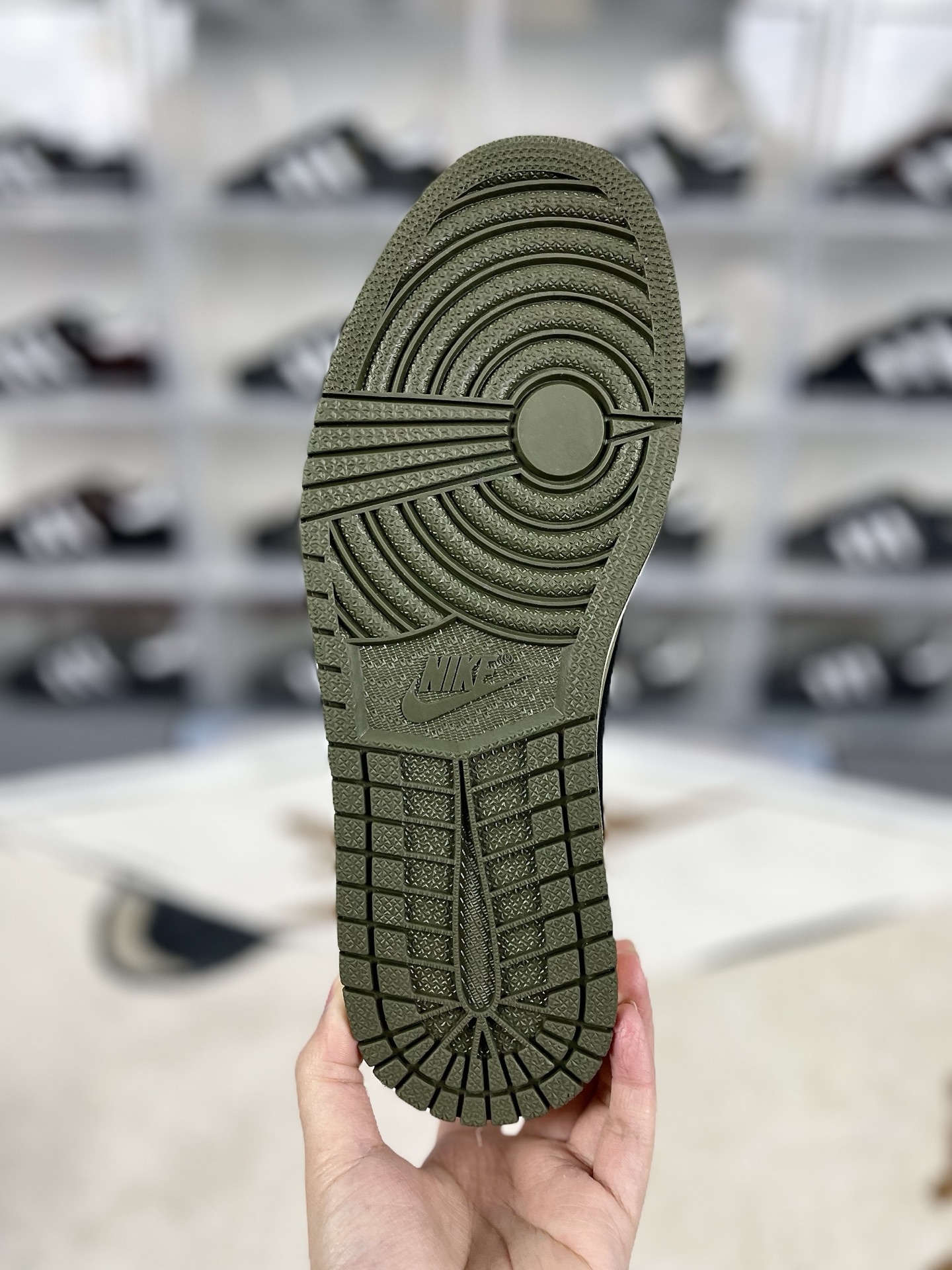 Travis Scott x Jordan Air Jordan 1 Low OG Olive Sneakers 6 i1739741485016 3942 0 4