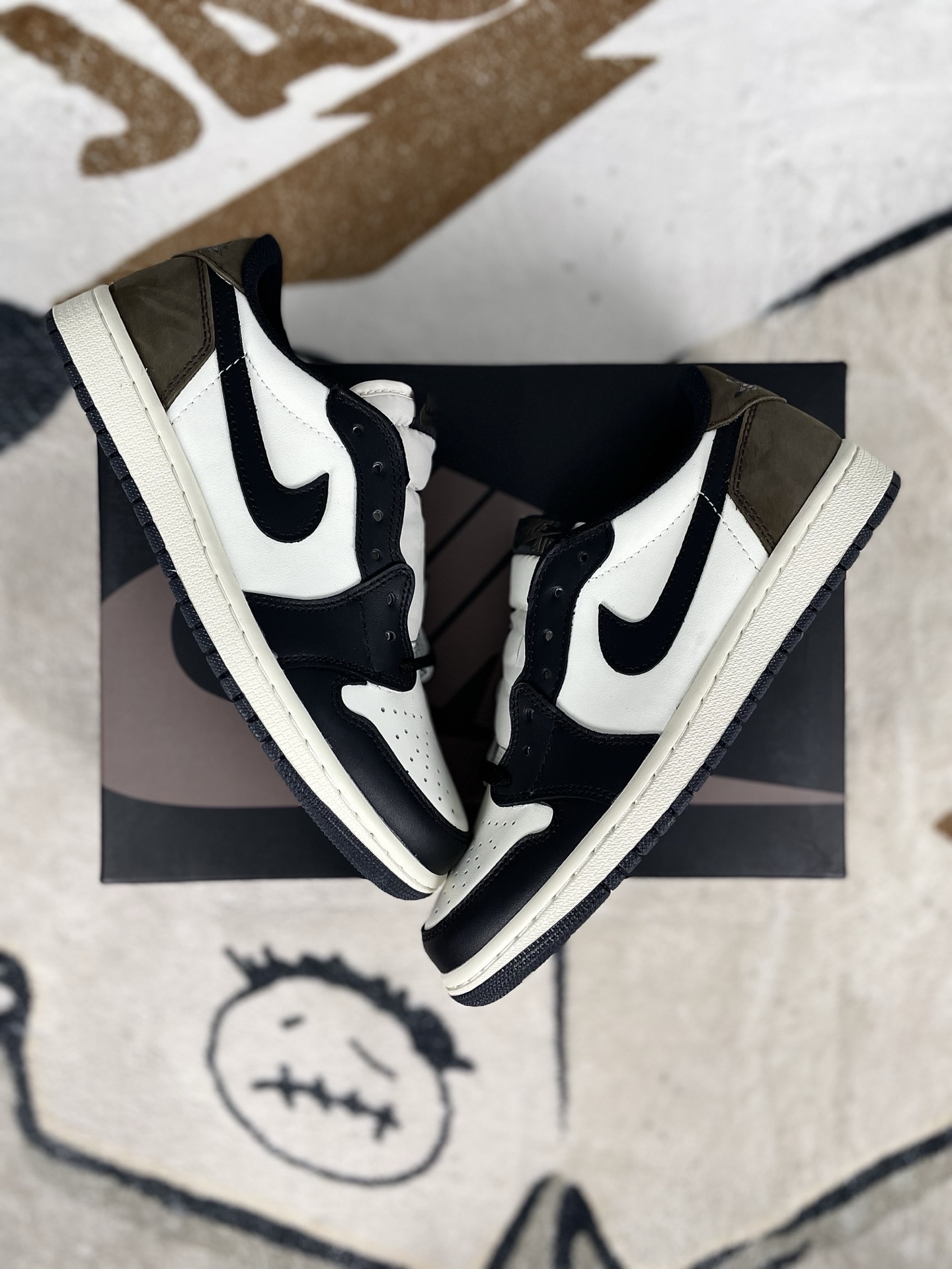 Jordan Air 1 Low OG Mocha: Leather, Low-Top, Retro Basketball Shoes 5 i1740000192306 9141 0 7