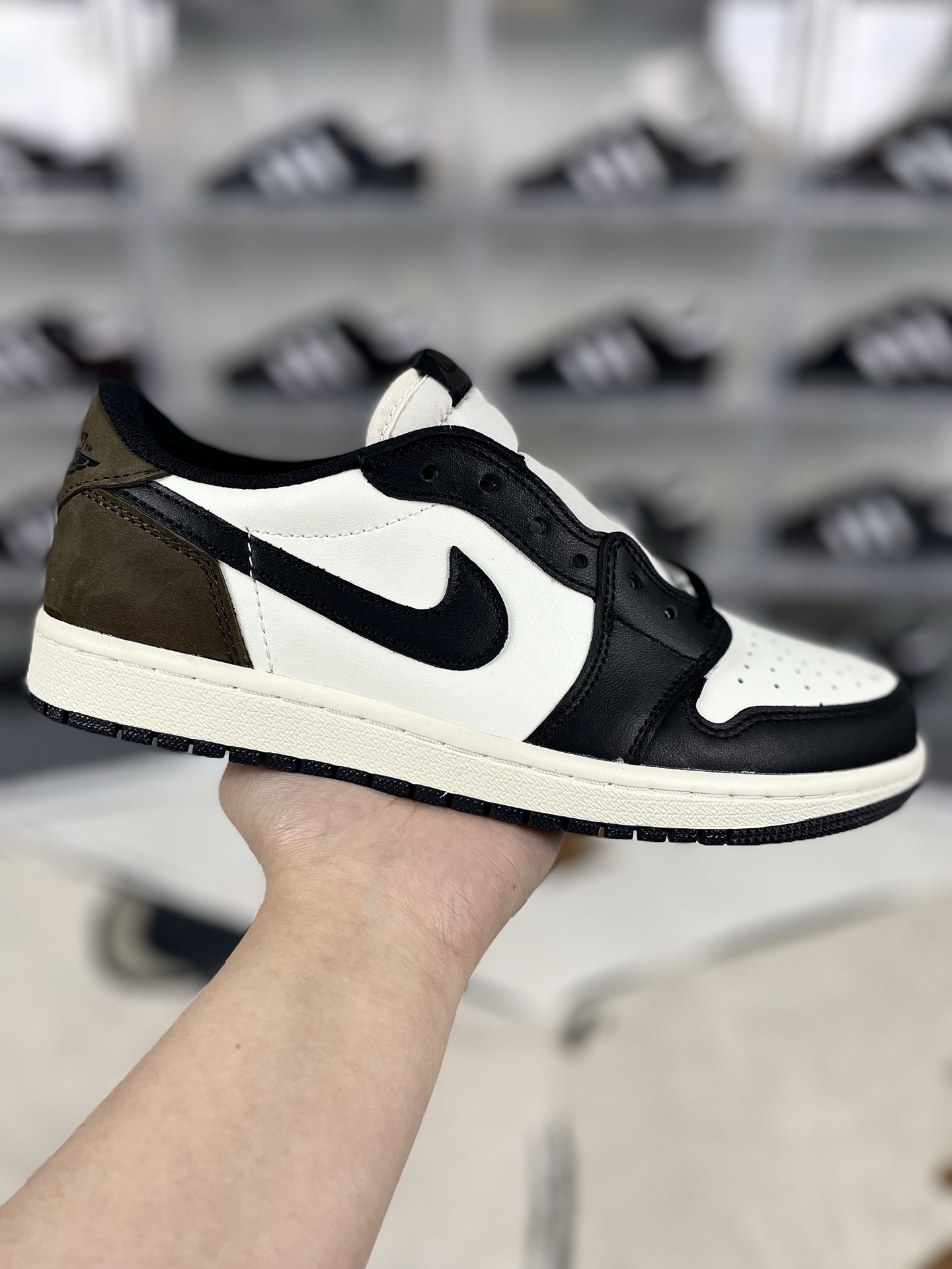 Jordan Air 1 Low OG Mocha: Leather, Low-Top, Retro Basketball Shoes 1 i1740000193495 4414 0 0
