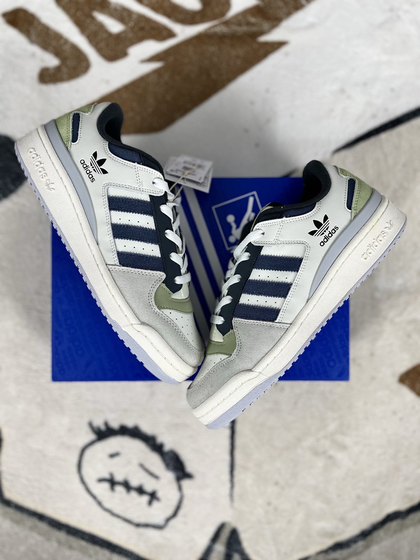 Adidas Originals Forum 84 Low-Top Sneakers - White, Green, Blue - Unisex 5 i1741458259862 2656 0 7