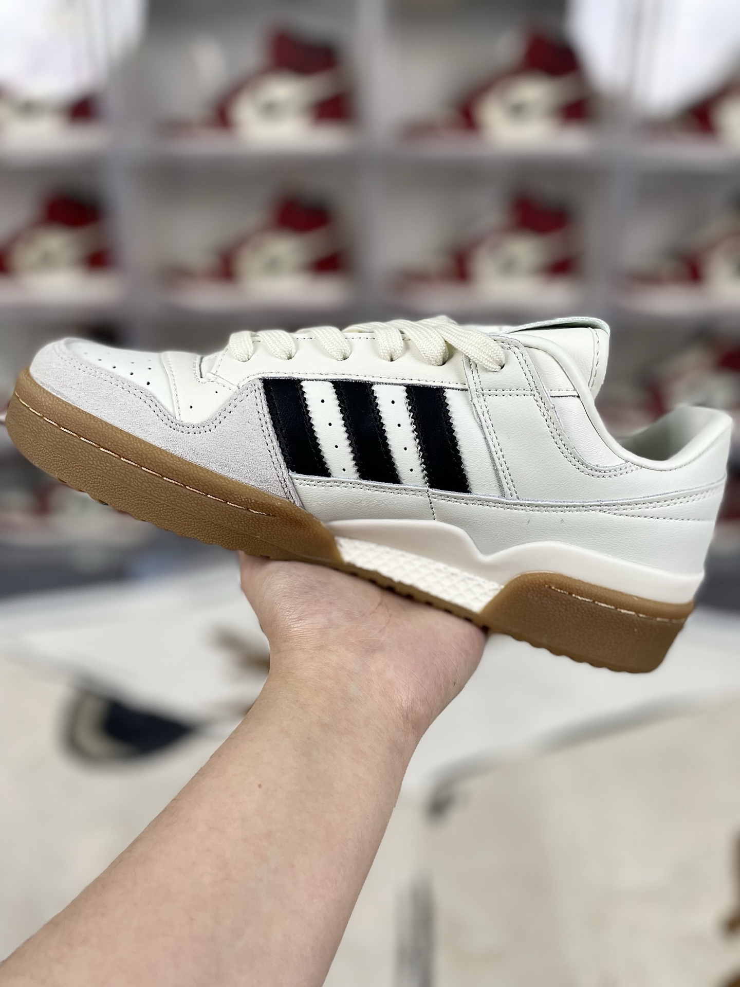 Adidas Originals Forum 84 Low-Top Sneakers - Classic Style, Modern Comfort 3 i1741458274763 2437 0 1