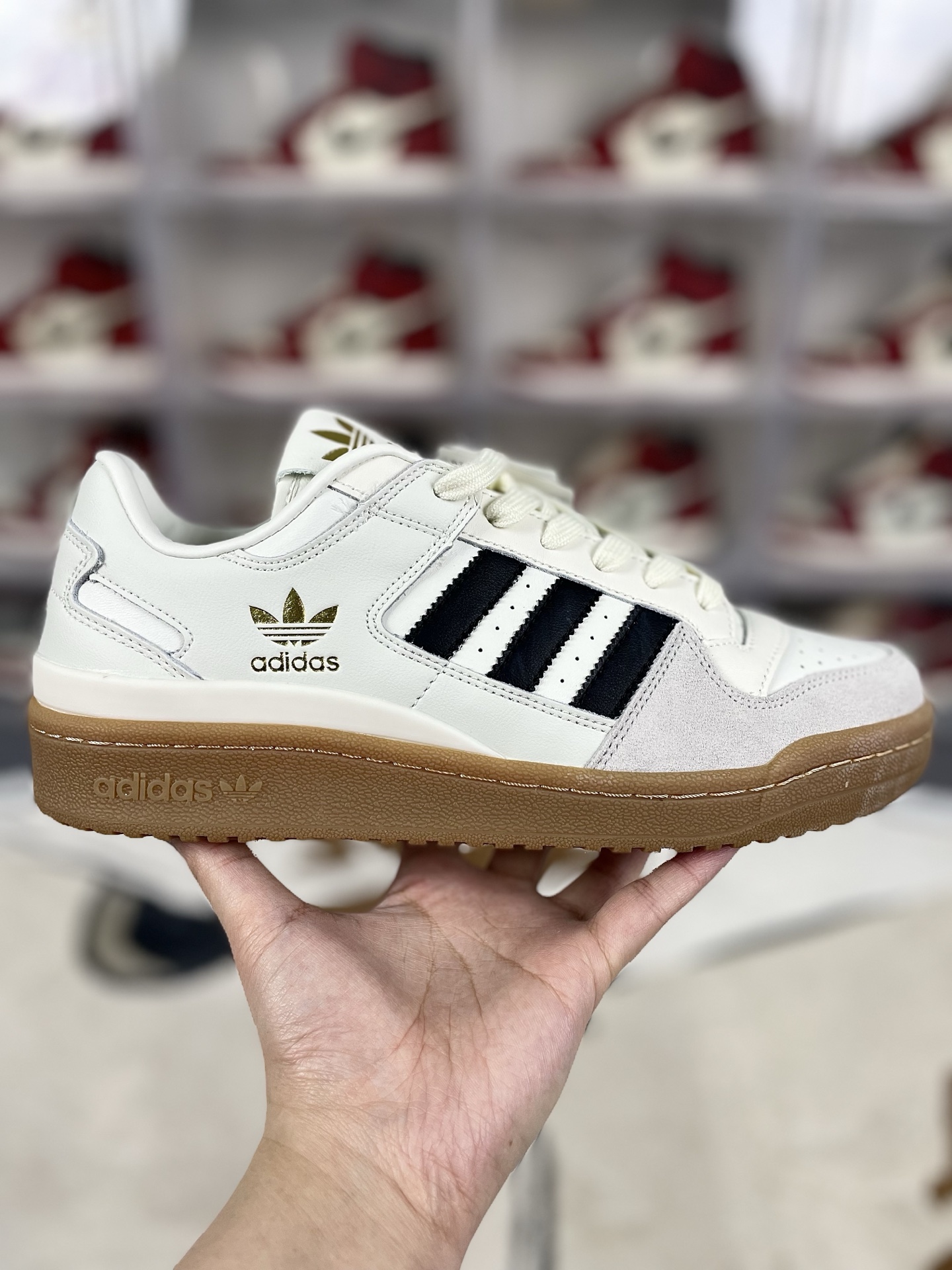 Adidas Originals Forum 84 Low-Top Sneakers - Classic Style, Modern Comfort 9 i1741458277393 638 0 6