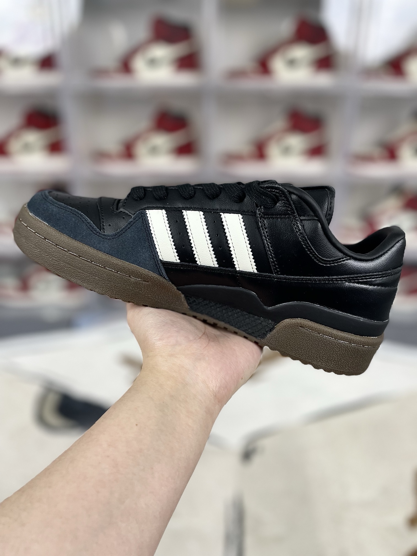 Adidas Originals Forum 84 Low-Top Sneakers - Stylish & Comfortable 2 i1741458316316 4611 0 1