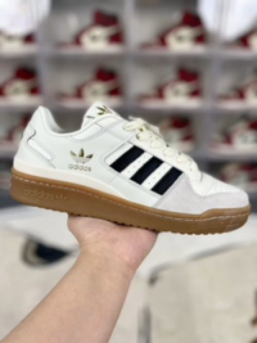 Adidas Originals Forum 84: Retro Style, Modern Comfort - White & Black 20 Adidas Originals Forum 84: Retro Style, Modern Comfort - White & Black