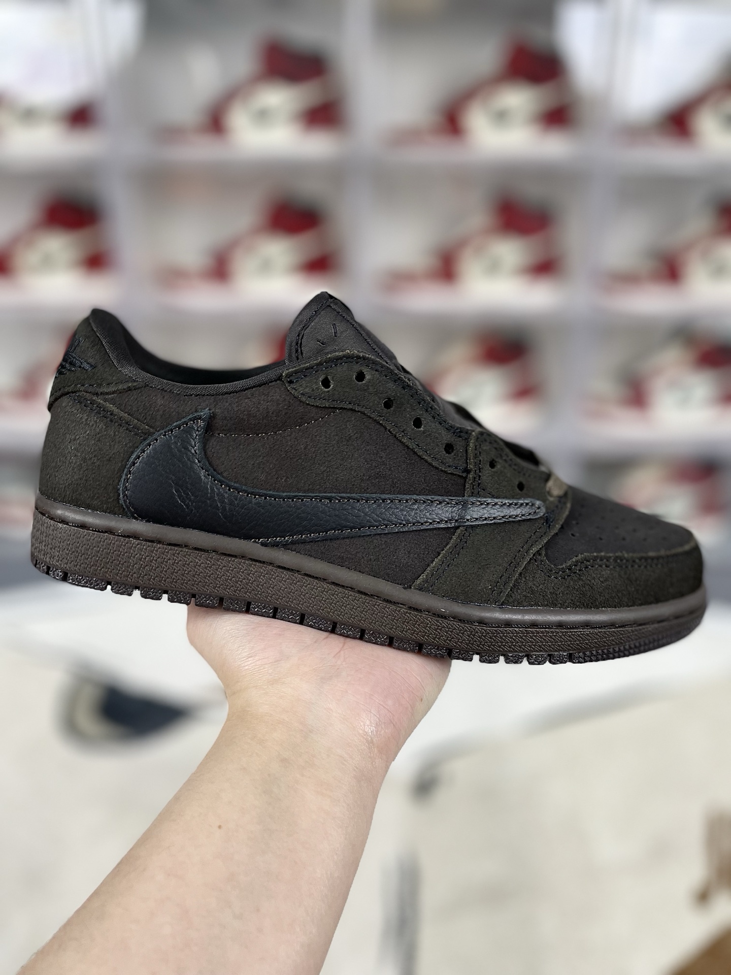 Travis Scott x Jordan Air Jordan 1 Low OG Velvet Brown - Stylish Sneakers 2 i1741550441803 355 0 0