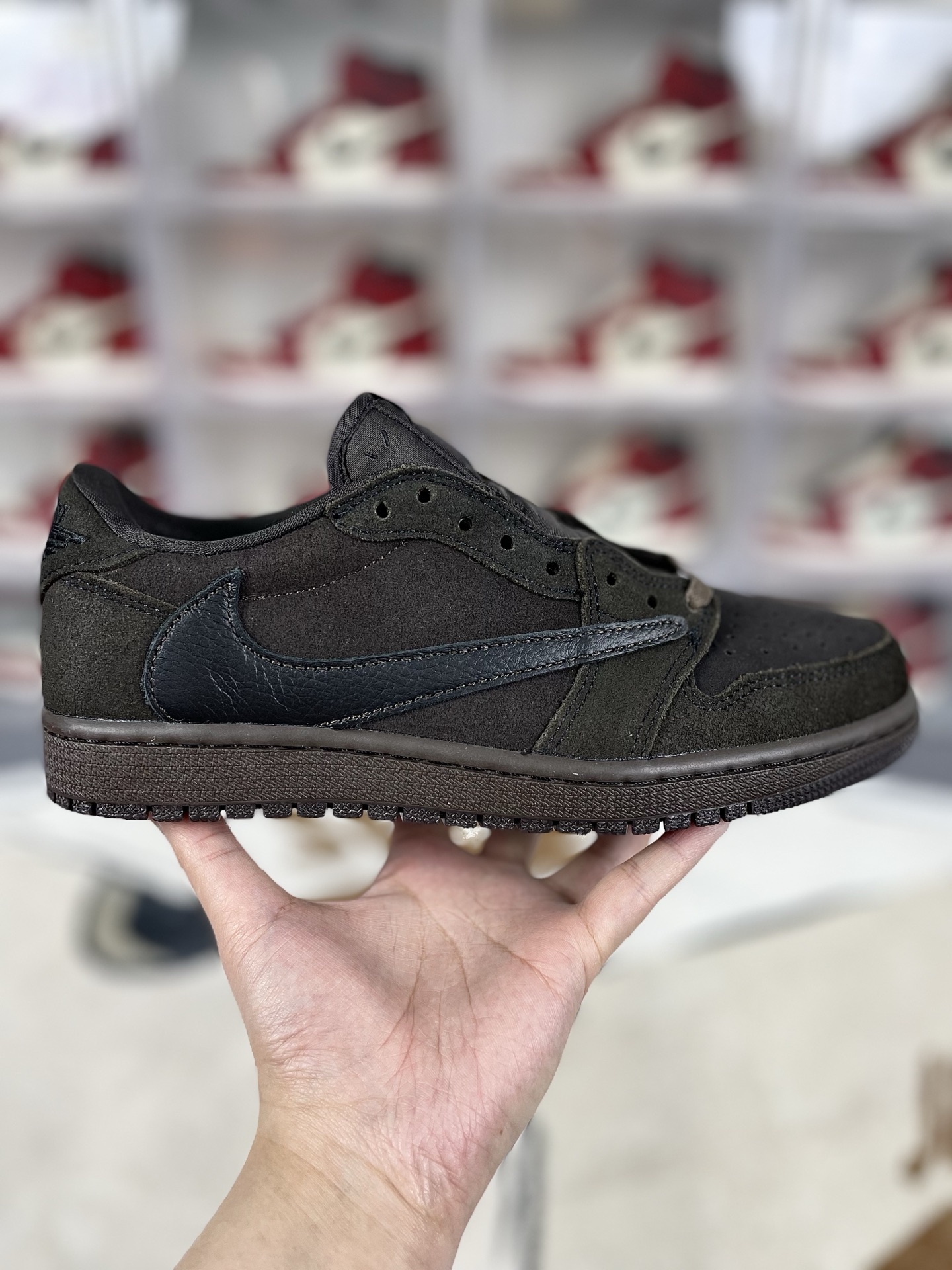 Travis Scott x Jordan Air Jordan 1 Low OG Velvet Brown - Stylish Sneakers 9 i1741550454107 7151 0 6