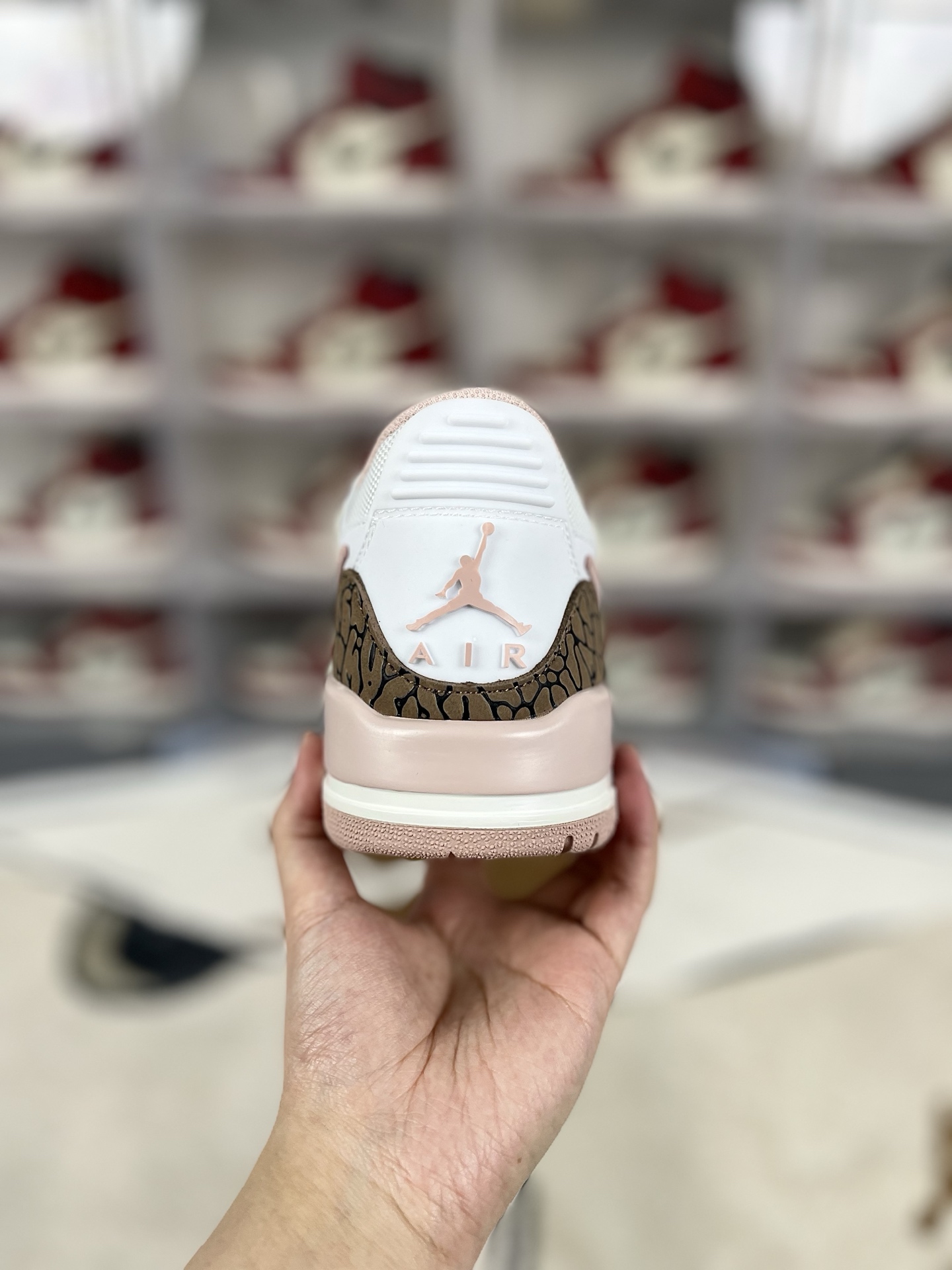 Jordan Legacy 312 Women's Low-Top Retro Basketball Shoes - White/Pink 3 i1741905477896 369 0 2