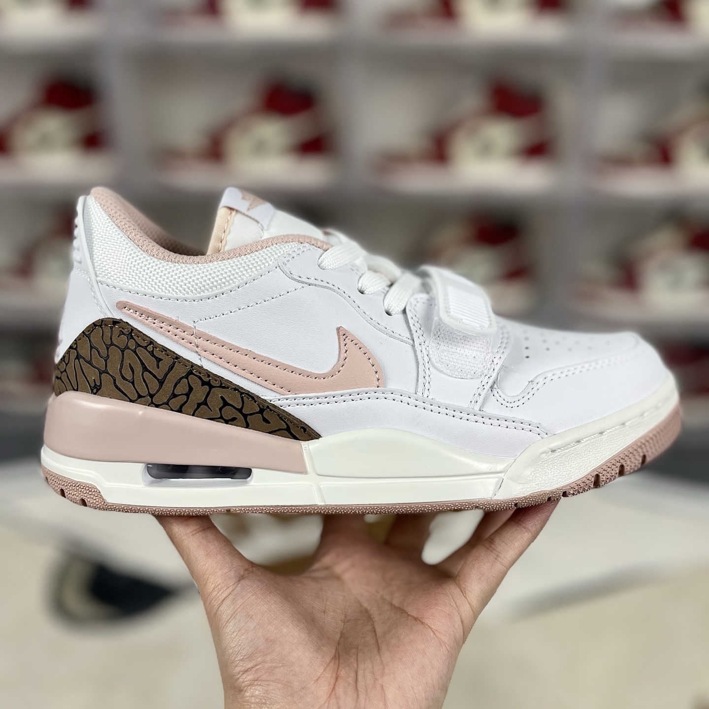 Jordan Legacy 312 Women's Low-Top Retro Basketball Shoes - White/Pink 8 i1741905480892 736 0 6