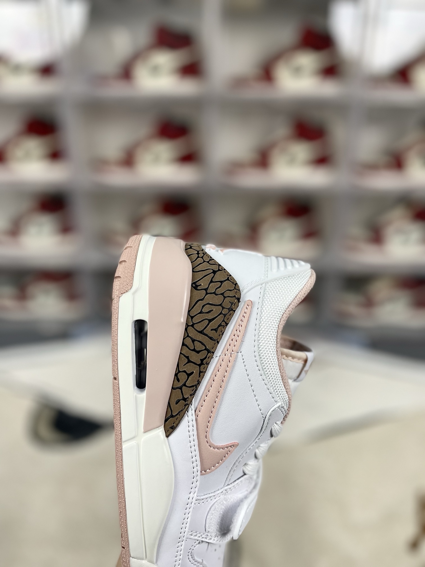Jordan Legacy 312 Women's Low-Top Retro Basketball Shoes - White/Pink 7 i1741905484816 8917 0 5
