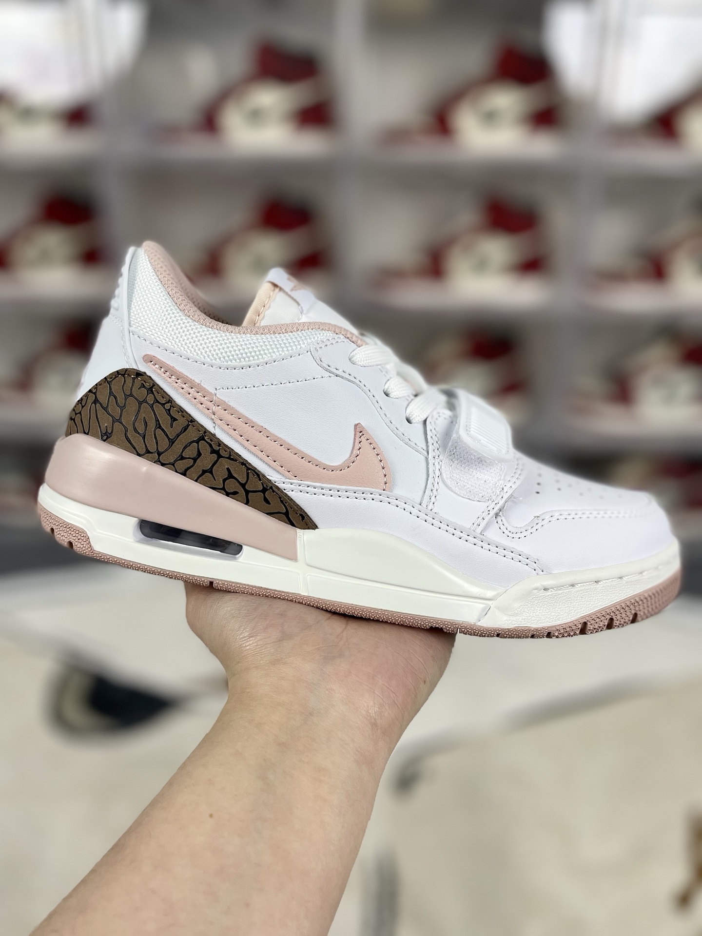 Jordan Legacy 312 Women's Low-Top Retro Basketball Shoes - White/Pink 1 i1741905485744 1202 0 0
