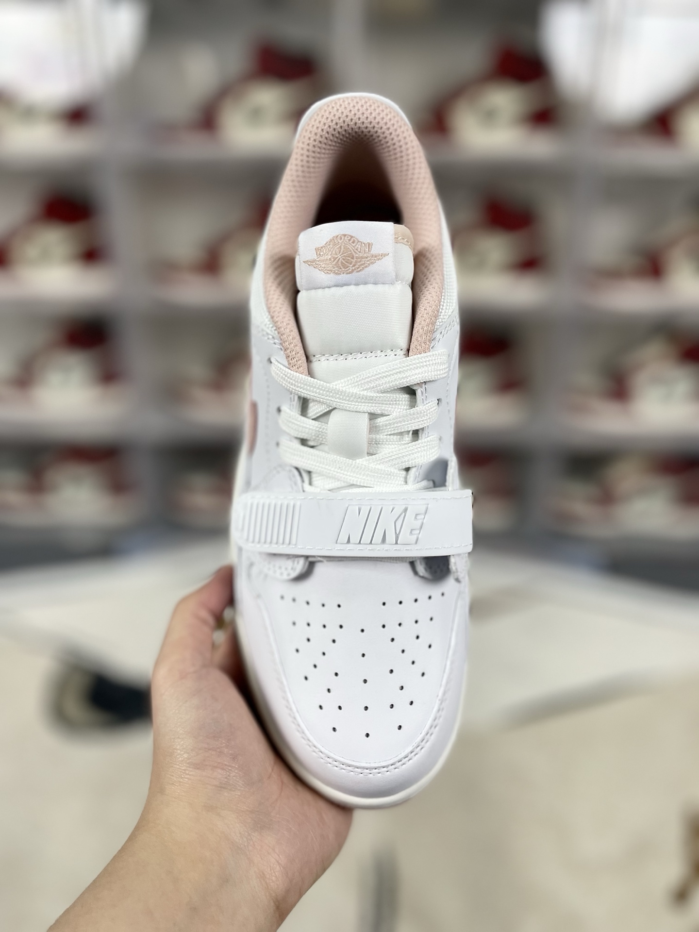 Jordan Legacy 312 Women's Low-Top Retro Basketball Shoes - White/Pink 4 i1741905487985 3954 0 3
