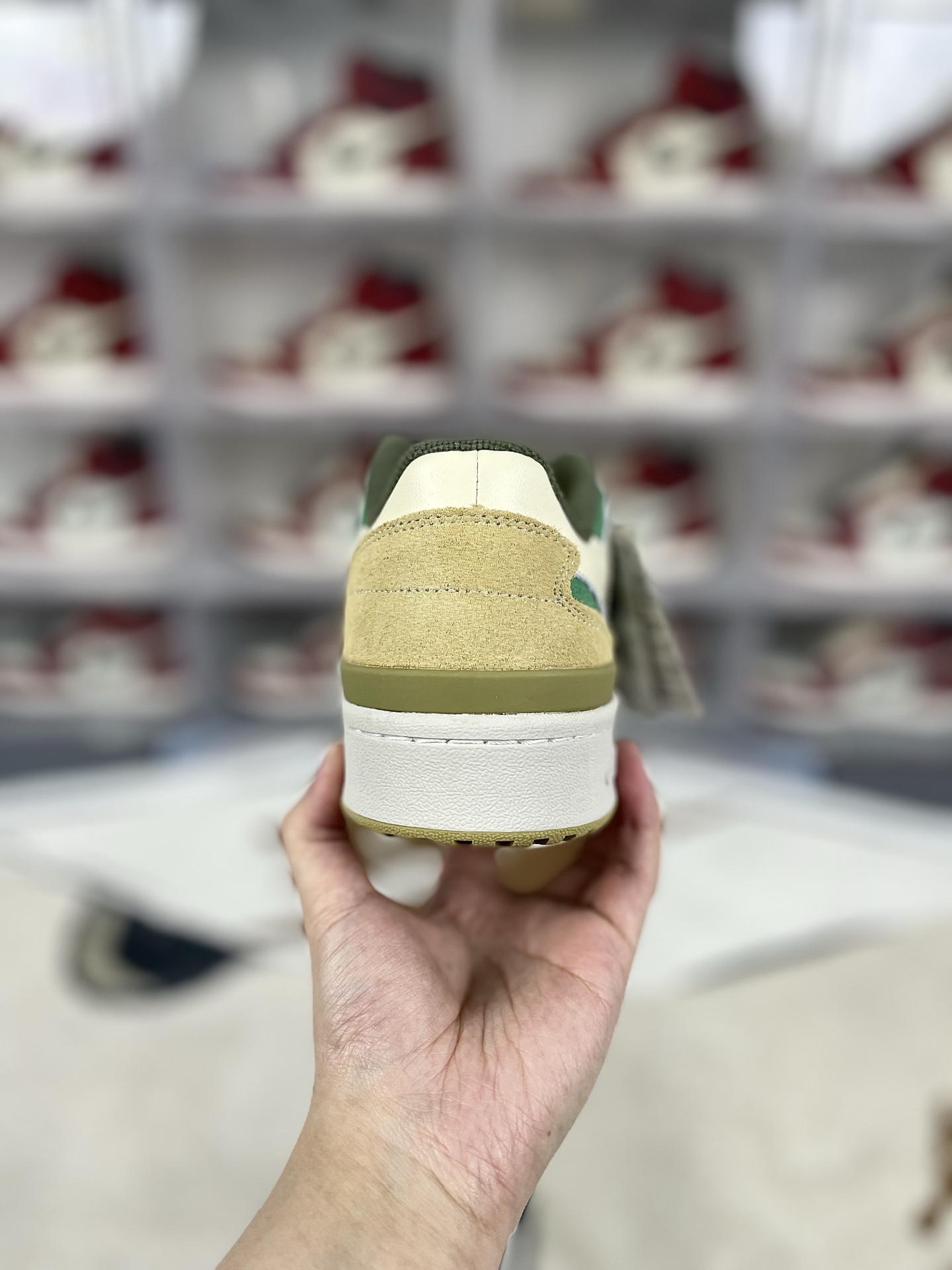 Adidas Originals Forum 84 Low-Top Sneakers - Classic Style, White/Green/Yellow 4 i1741905531830 8360 0 2