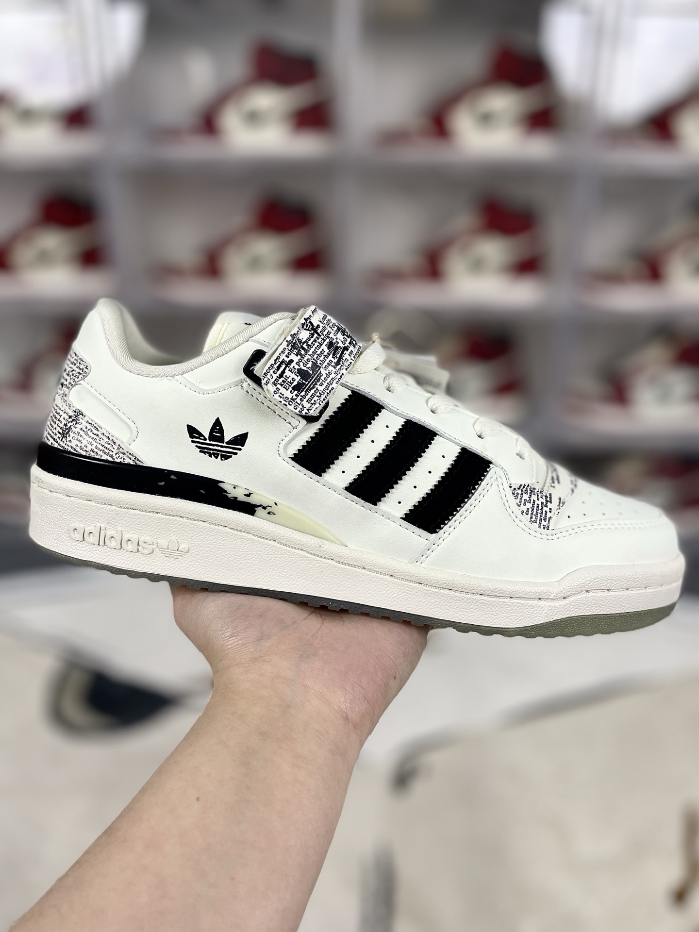 Adidas Originals Forum 84 Low-Top Sneakers - Black & White - Unisex 1 i1741905595747 6061 0 0
