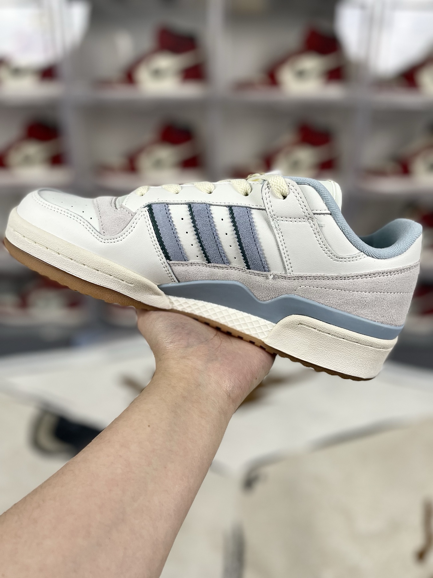 Adidas Originals Forum 84: Iconic Low-Top Sneakers for Men and Women 2 i1741905615795 2894 0 1