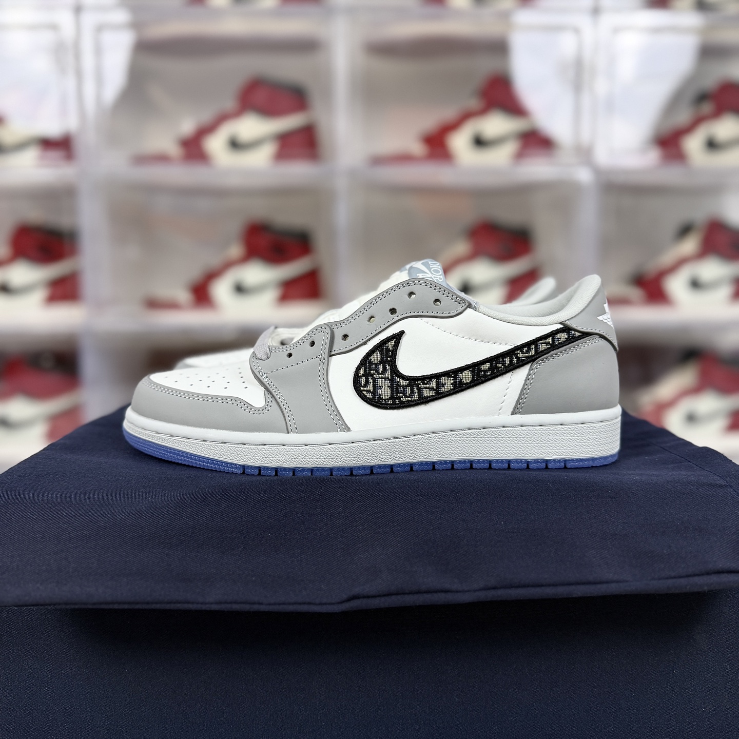 Dior x Jordan Air 1 Low: White/Gray, Comfortable, Retro Basketball Shoes 10 i1742593033959 1870 0 8
