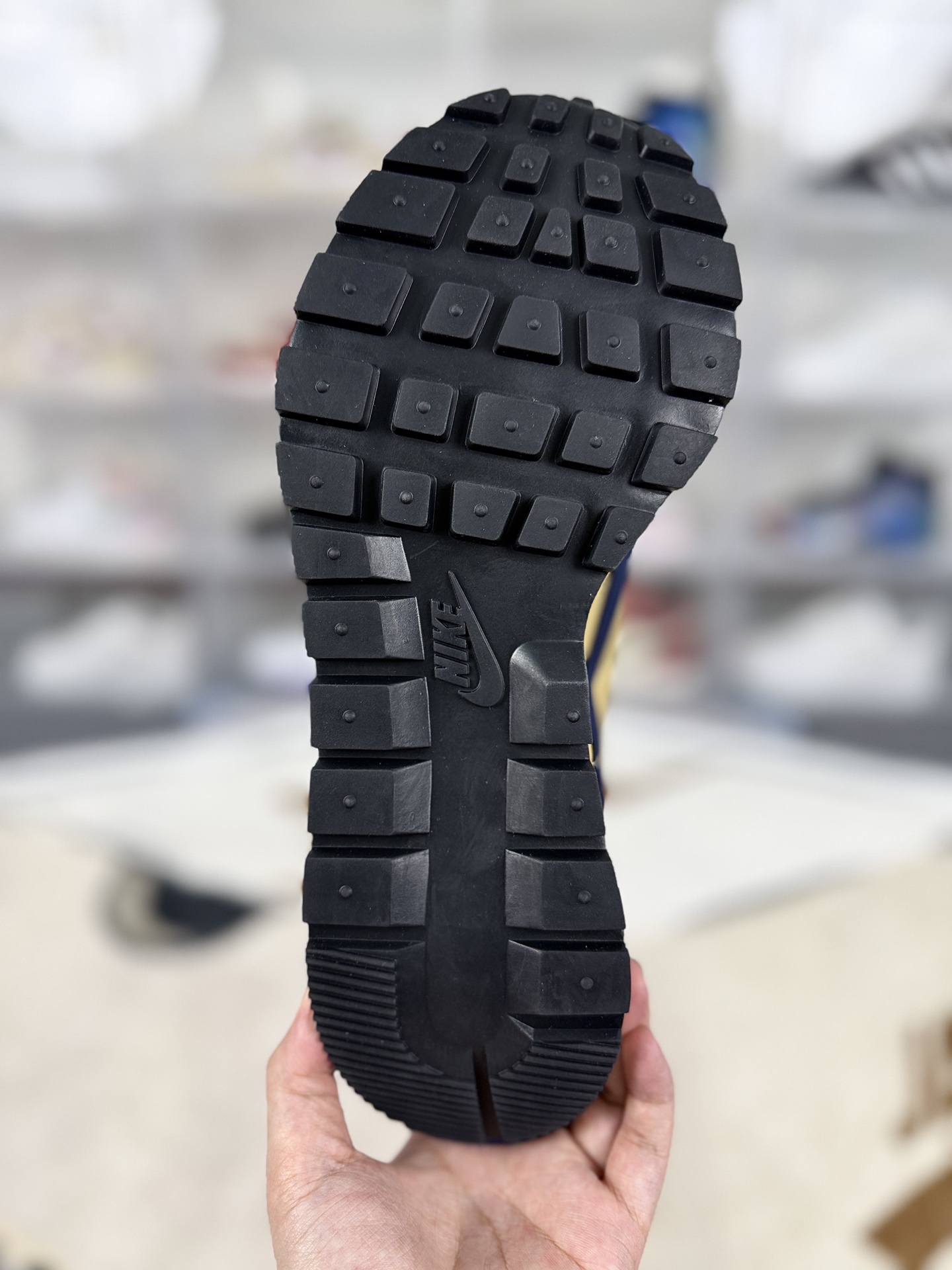 Nike x Sacai VaporWaffle Sesame: A Fusion of Heritage and Avant-Garde Style 7 i1743022775141 8086 0 4