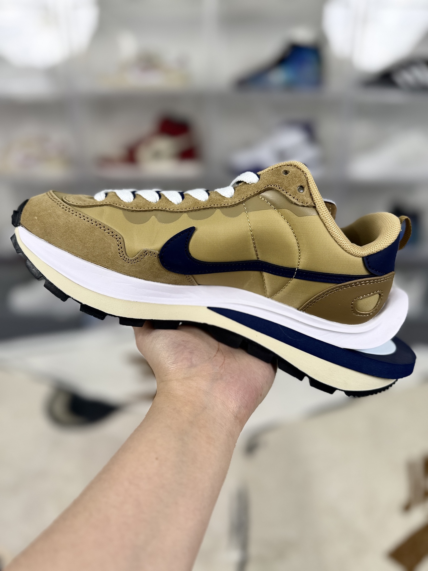 Nike x Sacai VaporWaffle Sesame: A Fusion of Heritage and Avant-Garde Style 3 i1743022776713 9965 0 1