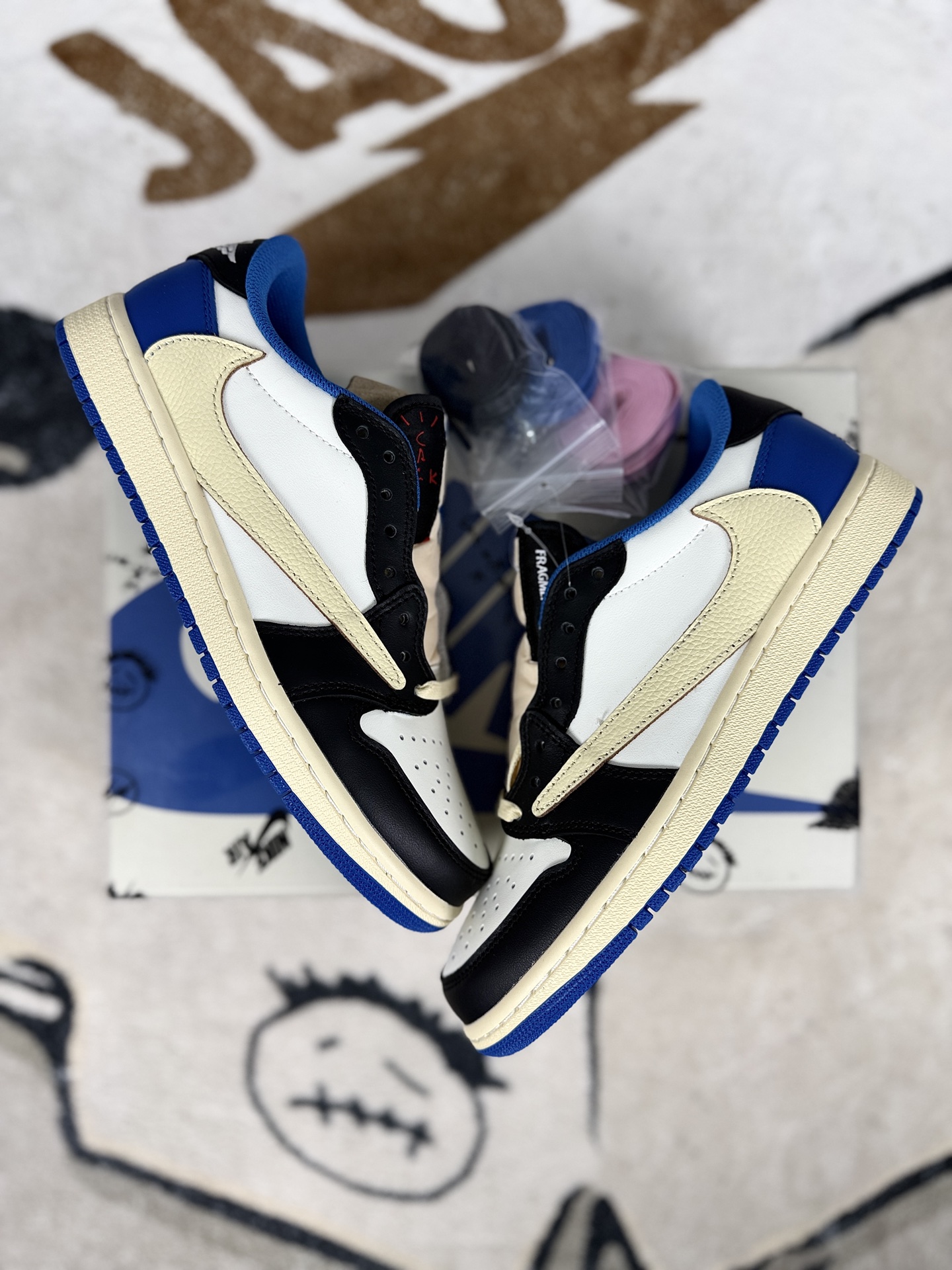 Travis Scott x Fragment Design Air Jordan 1 Low OG SP - White/Blue/Black 5 i1743281386253 7611 0 6