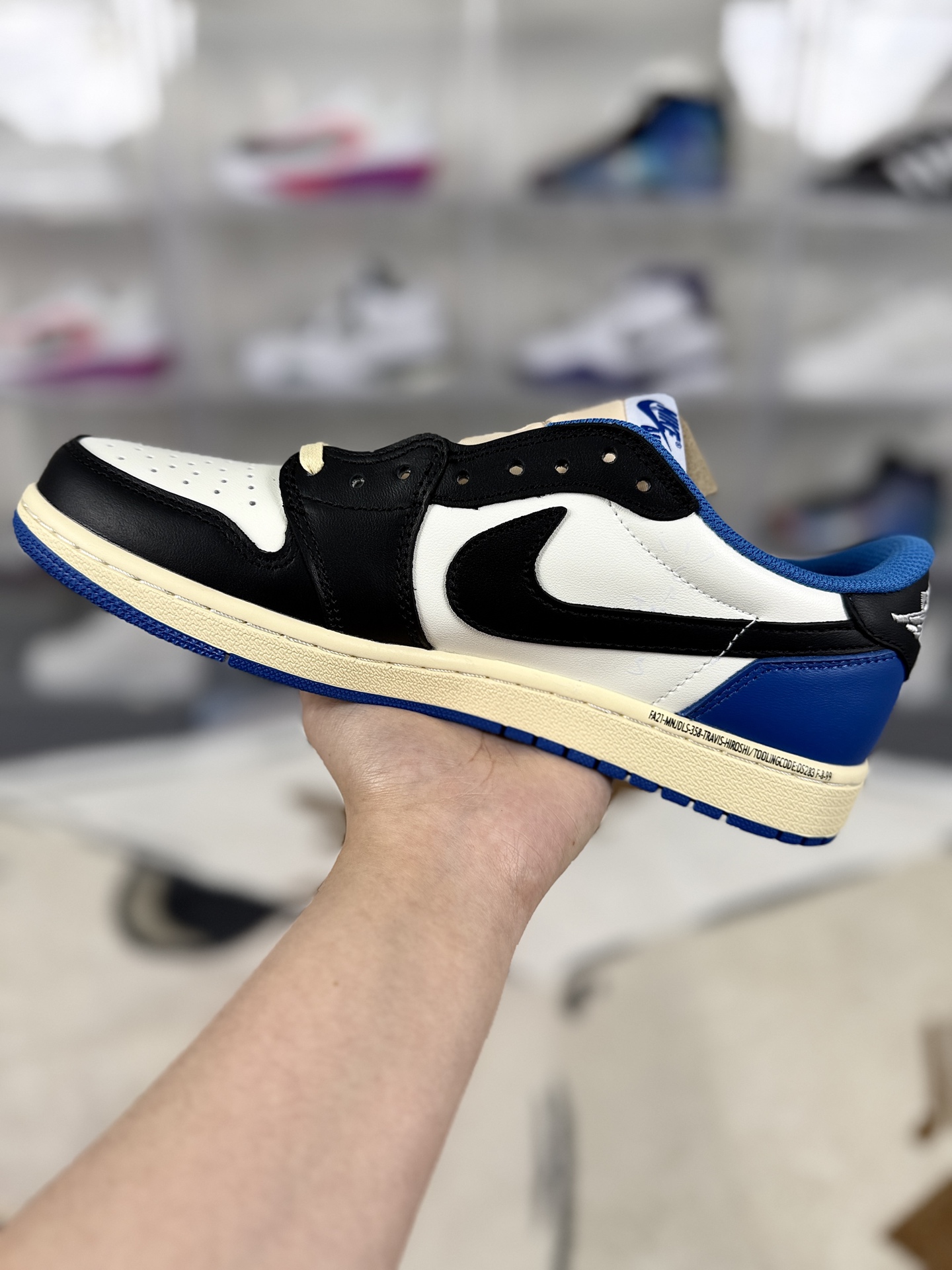 Travis Scott x Fragment Design Air Jordan 1 Low OG SP - White/Blue/Black 2 i1743281387726 1268 0 1