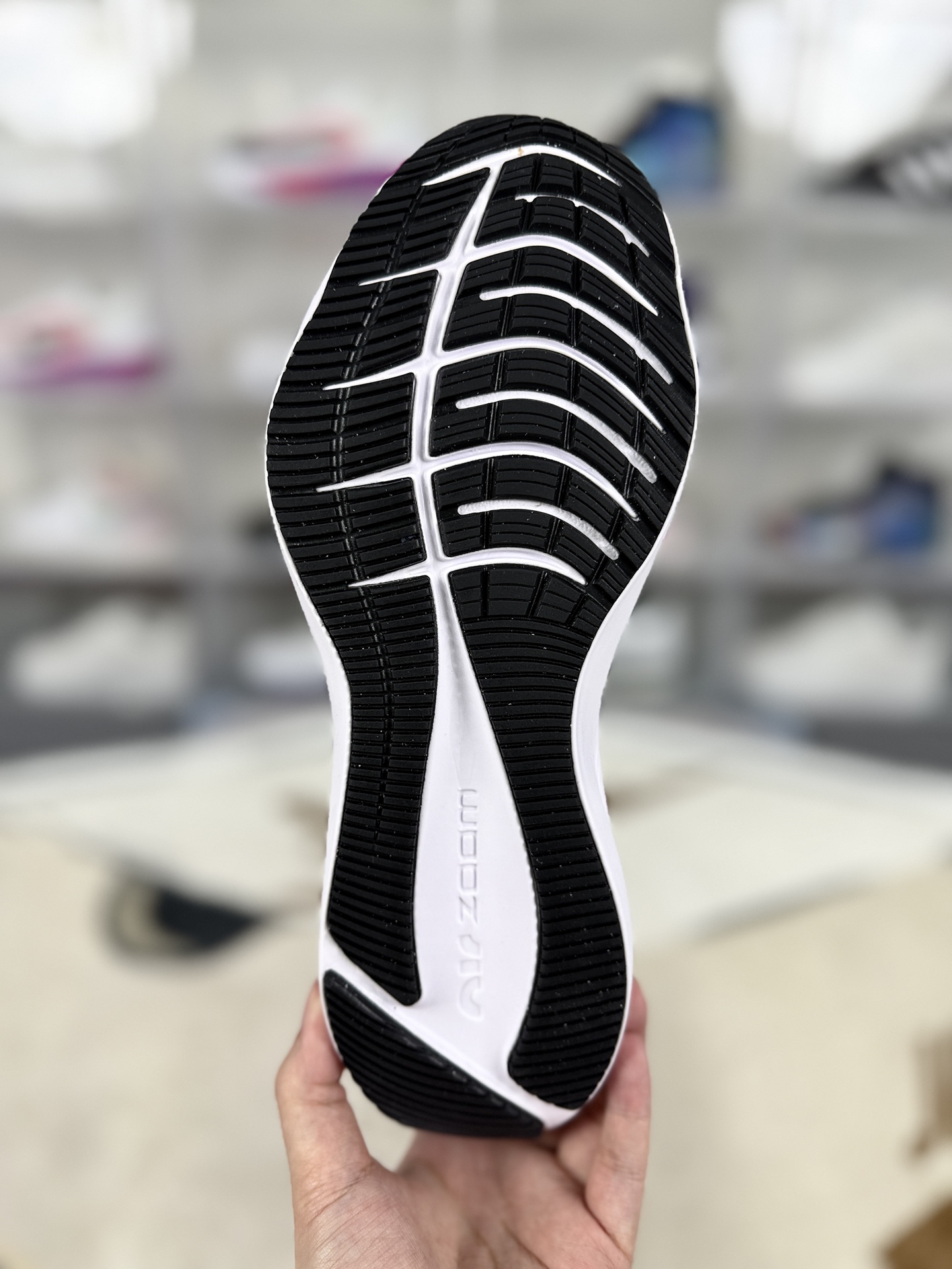 Nike Zoom Winflo 7 Running Shoes - Black and White - Sizes 36-46 7 i1744056502526 8100 0 4
