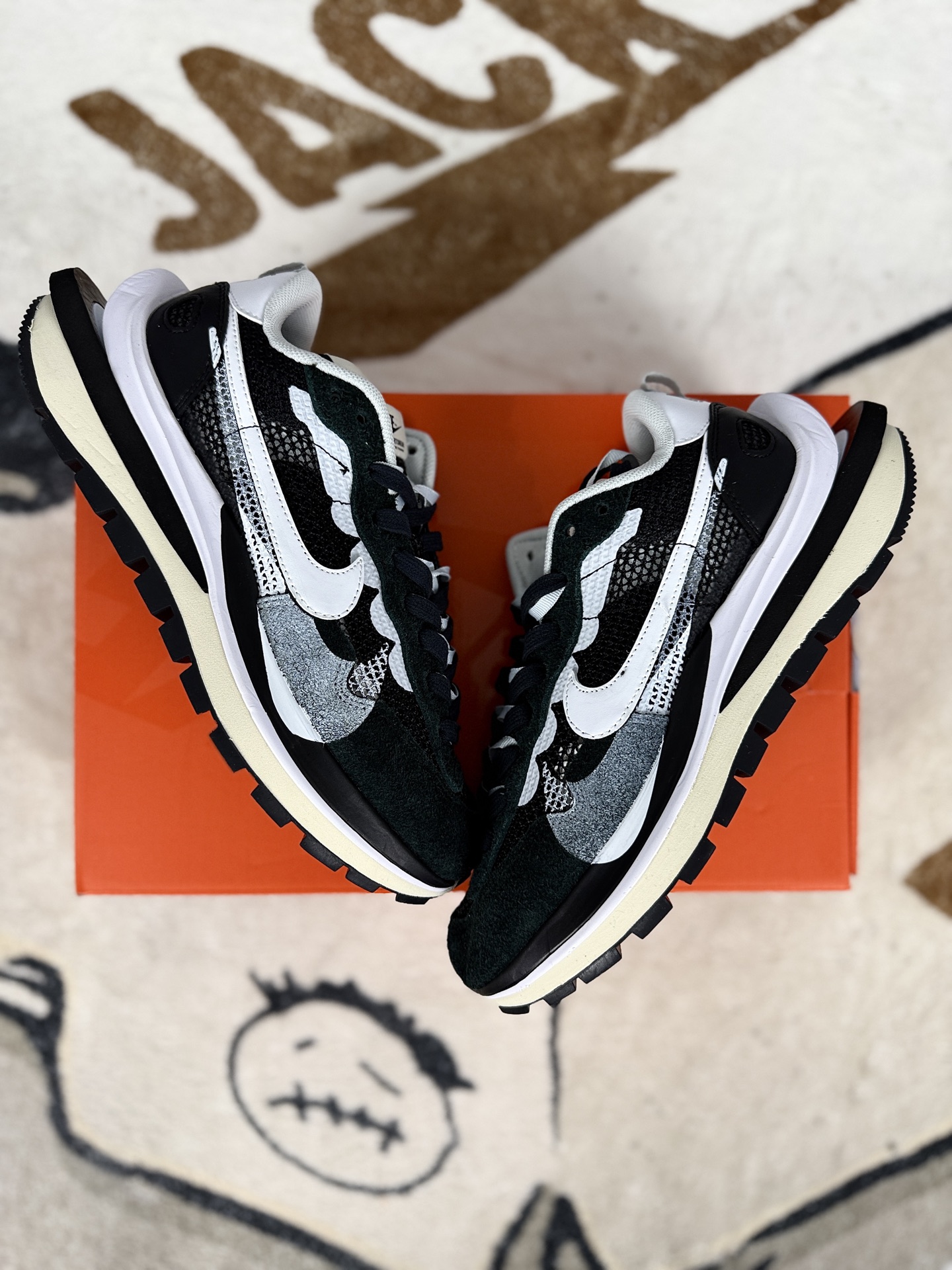 Nike x Sacai VaporWaffle Black and White Low-Top Sneakers - Unisex 5 i1744409368322 8812 0 6