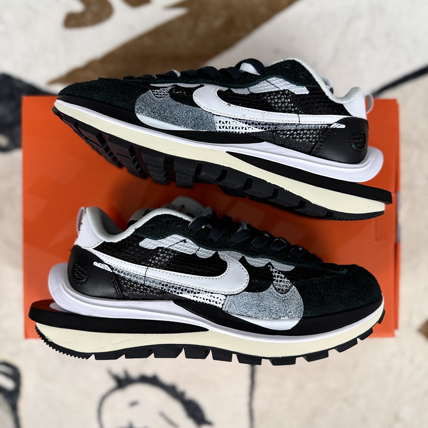 Nike x Sacai VaporWaffle Black and White Low-Top Sneakers - Unisex 8 i1744409369572 1416 0 7