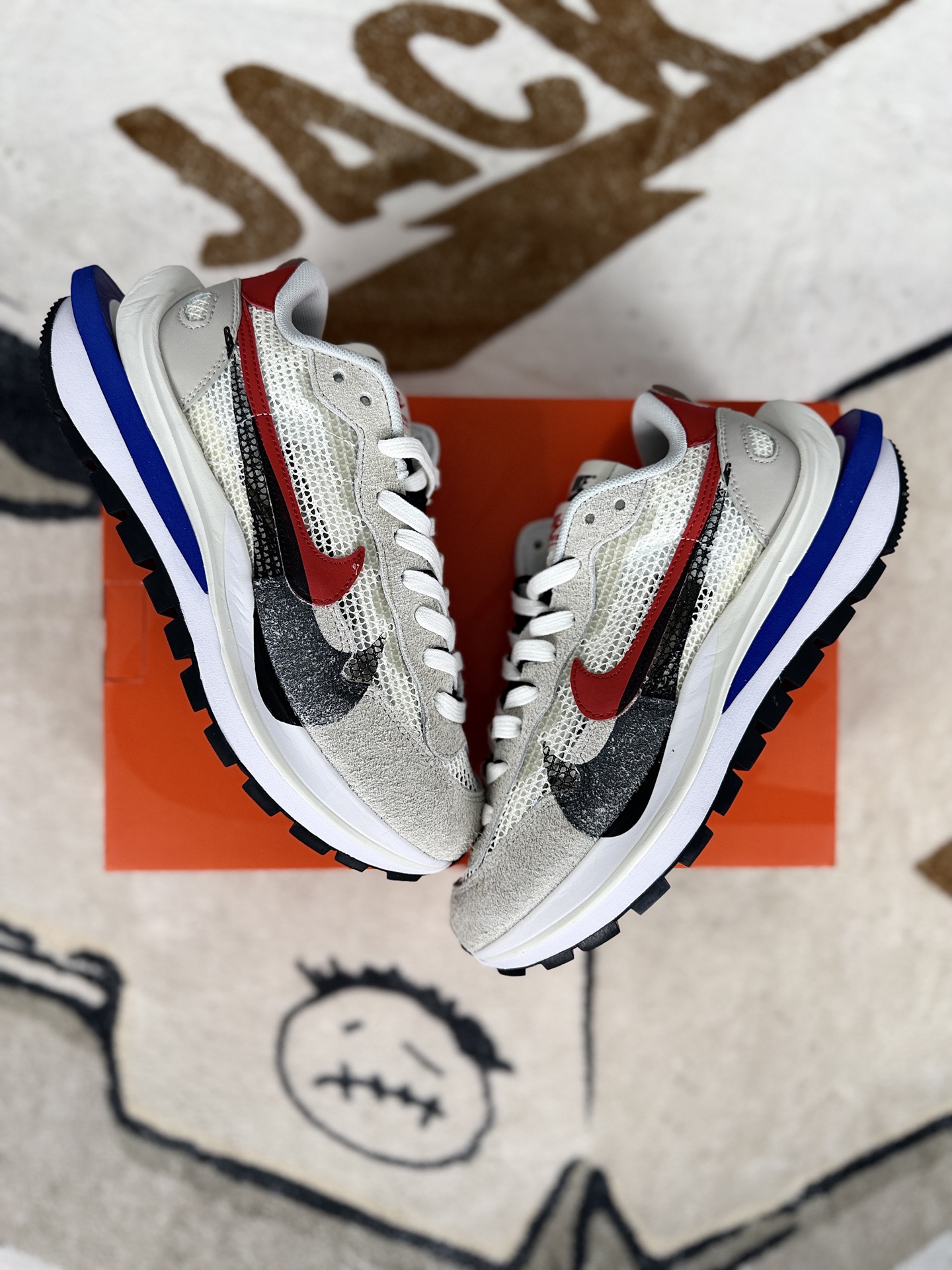 Nike x Sacai VaporWaffle - Grey, White & Red - Low Top Sneaker 6 i1744837420587 7 0 6