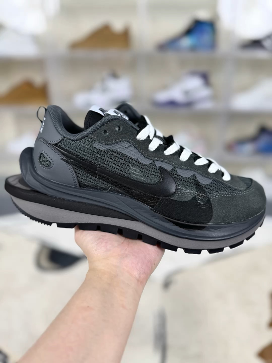 Sacai x Nike VaporWaffle Black/Grey Casual Sneakers CV1363-105, Unisex Style
