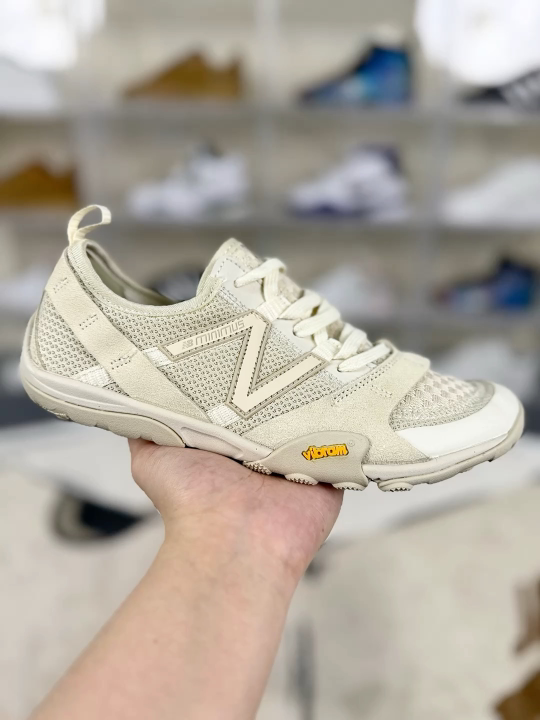 New Balance MT10 Casual Lifestyle Sneakers - Beige, Unisex Design