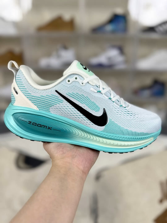 Nike Vomero 18 Running Shoes: Comfortable, Anti-Slip, and Durable - Green/Grey