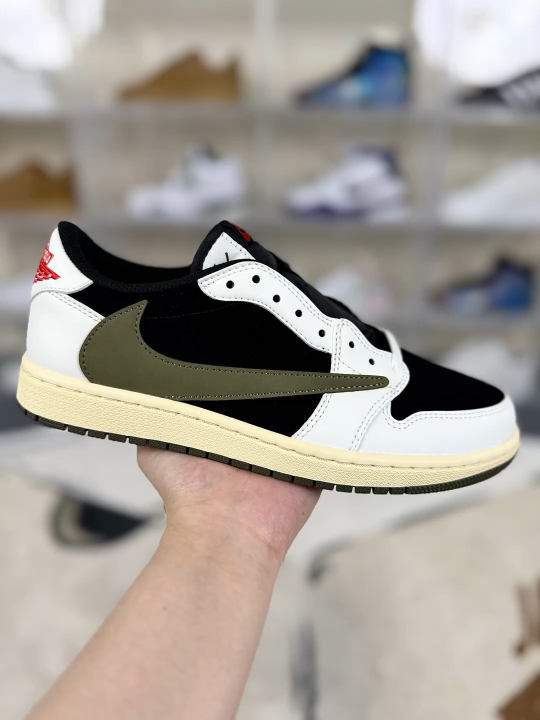 Travis Scott x Jordan Air Jordan 1 Low Medium Olive Sneakers