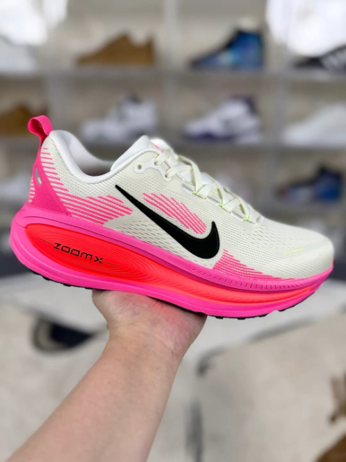 Nike Vomero 18 Running Shoes - Comfortable, Durable, and Stylish Design 3 Nike Vomero 18 Running Shoes - Comfortable, Durable, and Stylish Design