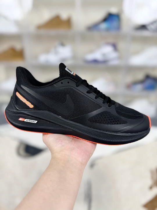 Nike Zoom Winflo 7X Running Shoe, Comfort Low Top, Black/Orange