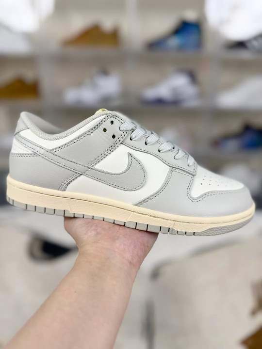 Nike Dunk Low Light Bone: Comfortable, Durable, and Stylish Sneakers