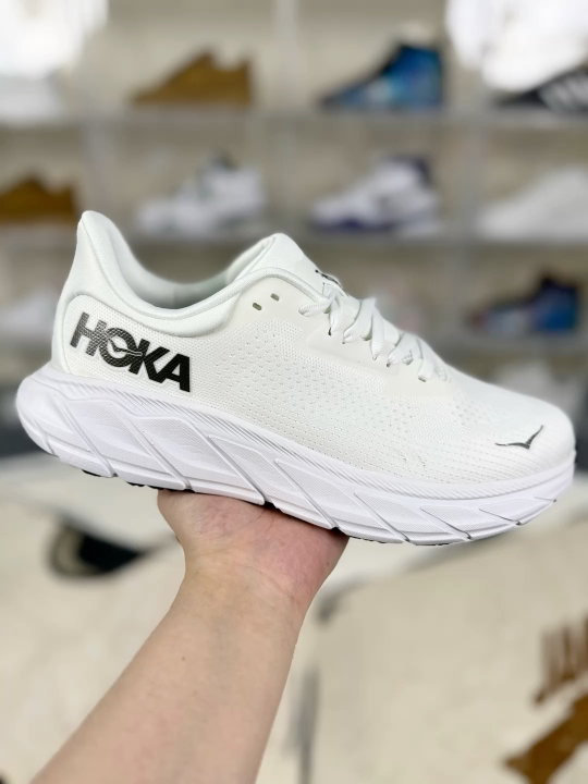 HOKA ONE ONE Arahi 7 White & Black Running Shoes - Comfortable & Supportive