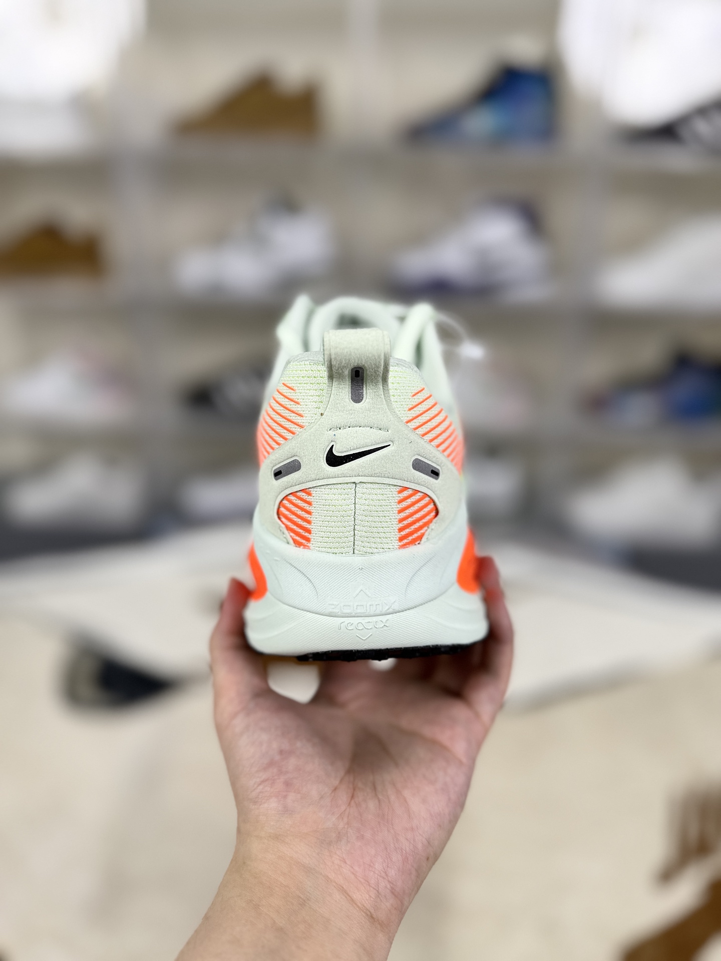 Nike Vomero 18: Ultimate Comfort, Lightweight, Breathable Running Shoes 4 i1756062960413 2750 0 2