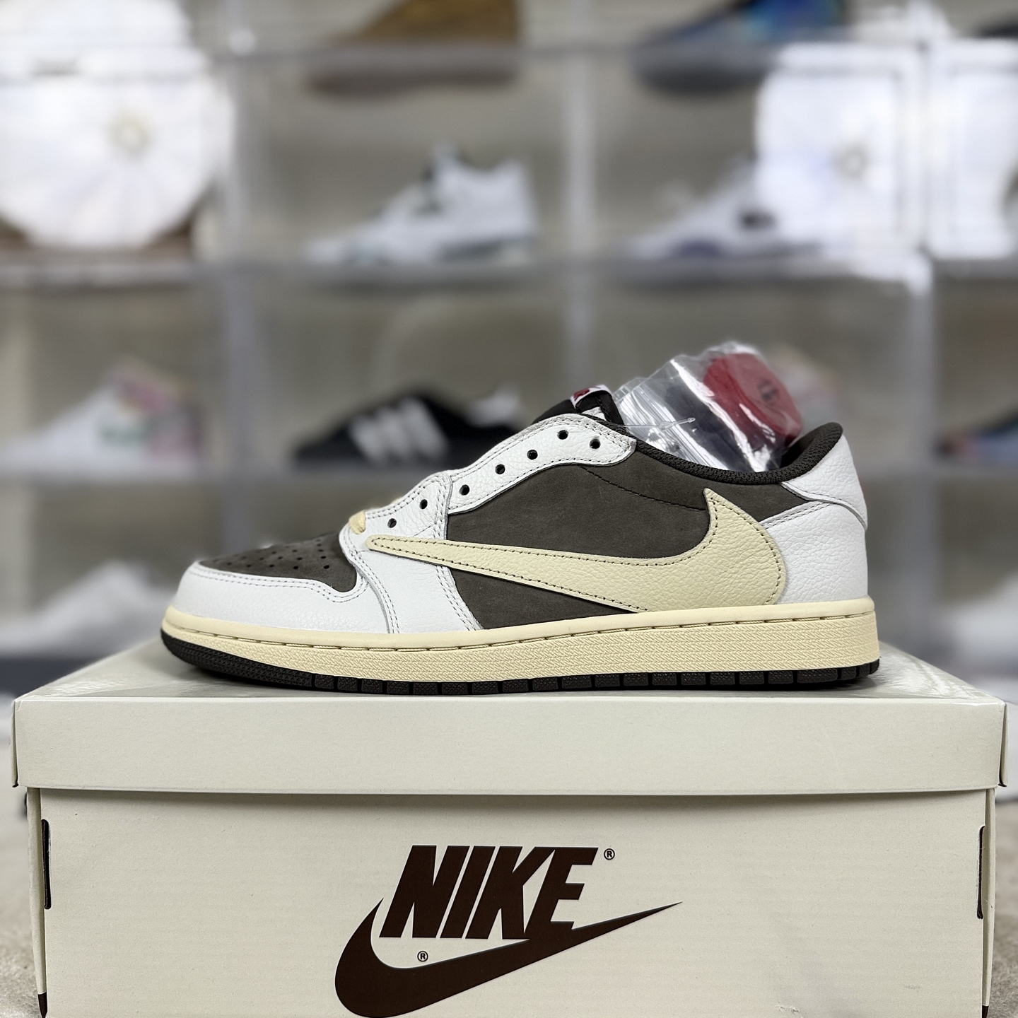 Travis Scott x Air Jordan 1 Low 'Reverse Mocha' Retro Sneakers 9 i1756236872558 7051 0 8