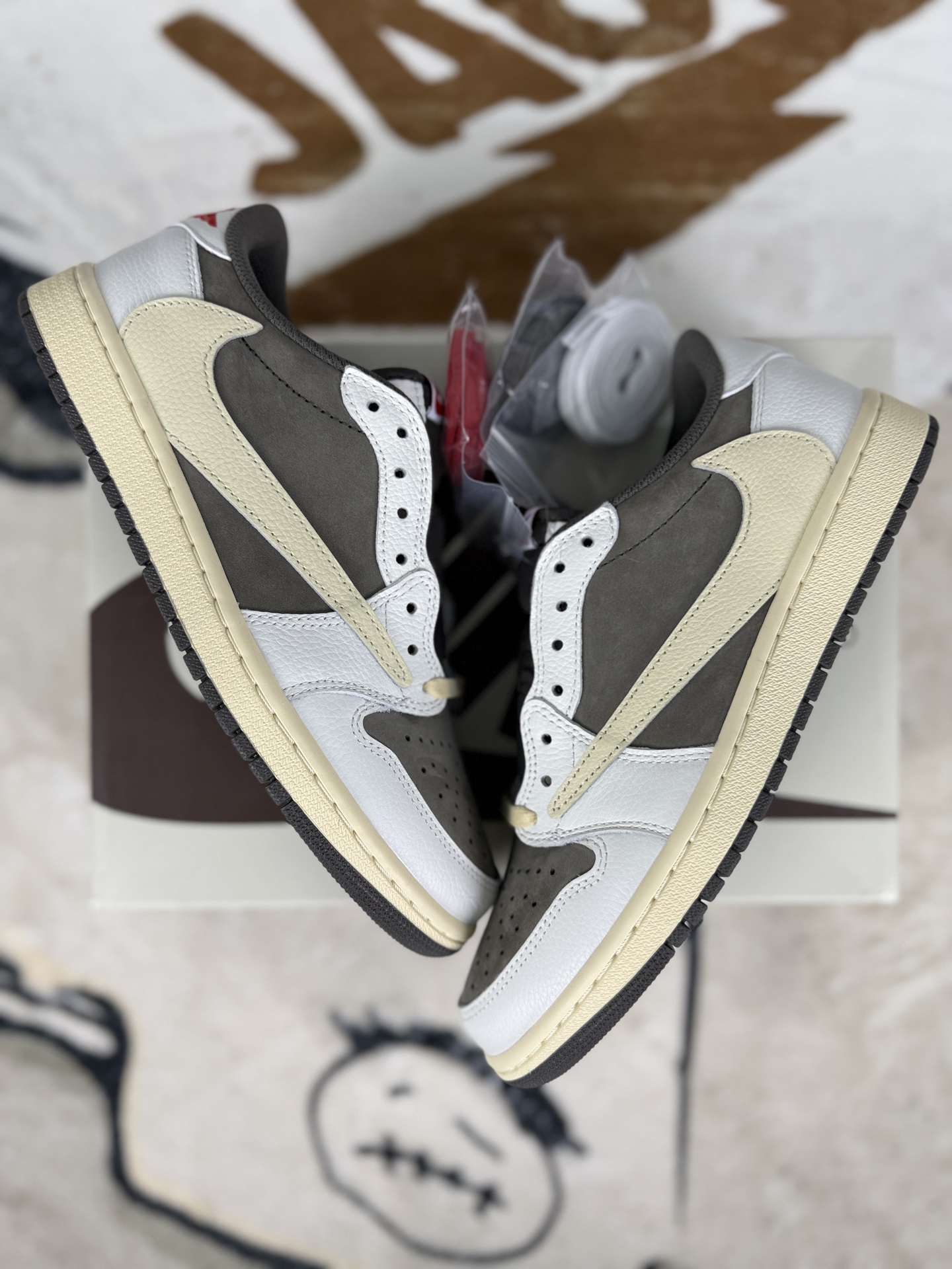 Travis Scott x Air Jordan 1 Low 'Reverse Mocha' Retro Sneakers 5 i1756236882004 6158 0 6