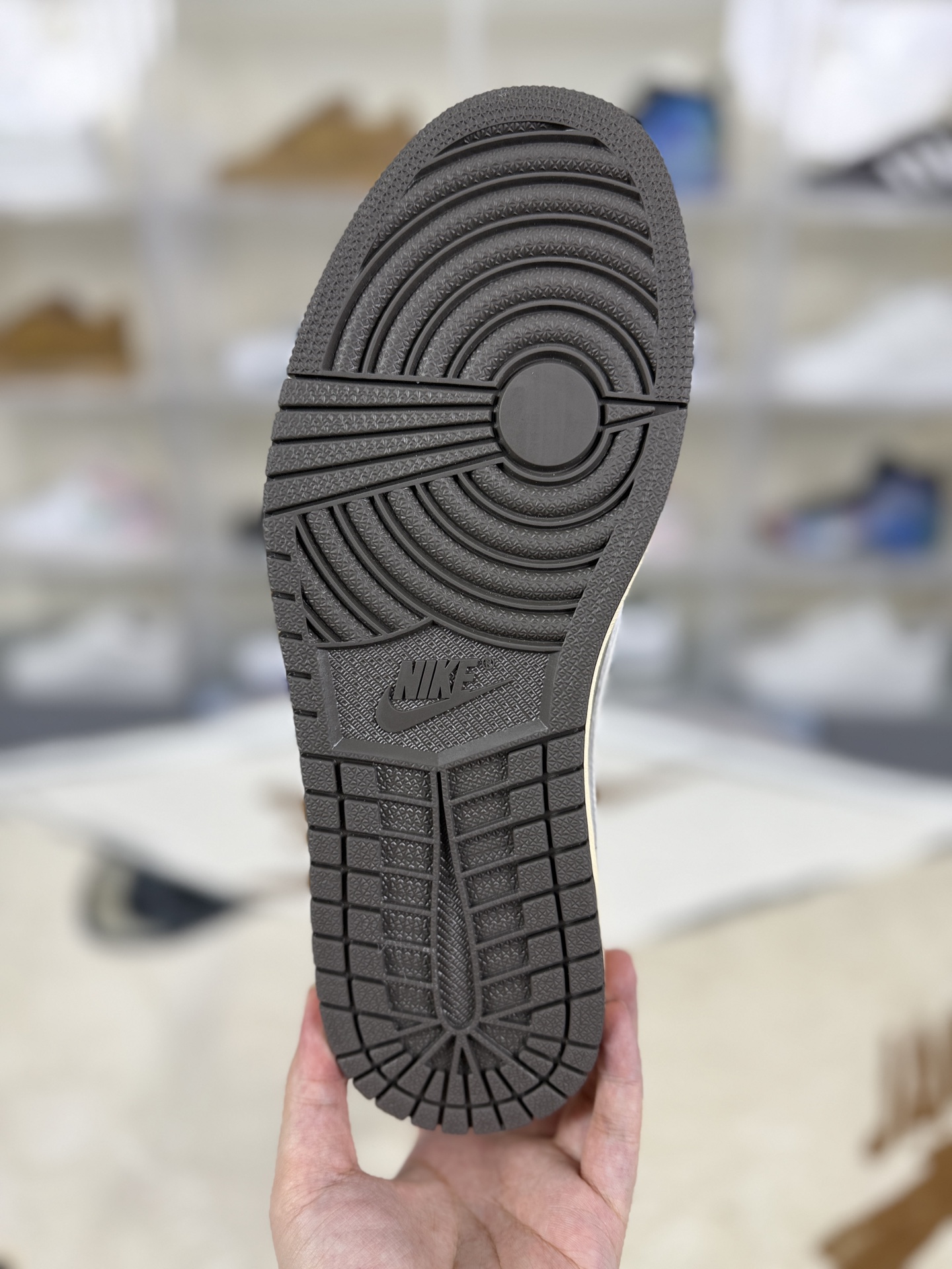 Travis Scott x Air Jordan 1 Low 'Reverse Mocha' Retro Sneakers 6 i1756236882036 9268 0 4