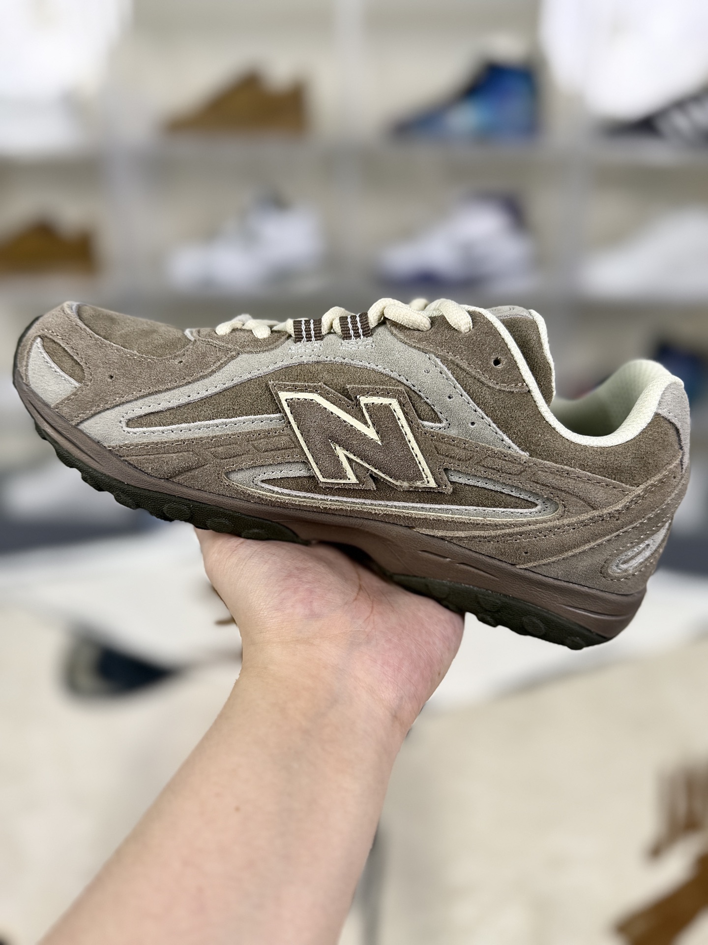 New Balance 204L Low-Top Lifestyle Casual Shoes for Men and Women 3 i1756316390003 2213 0 1