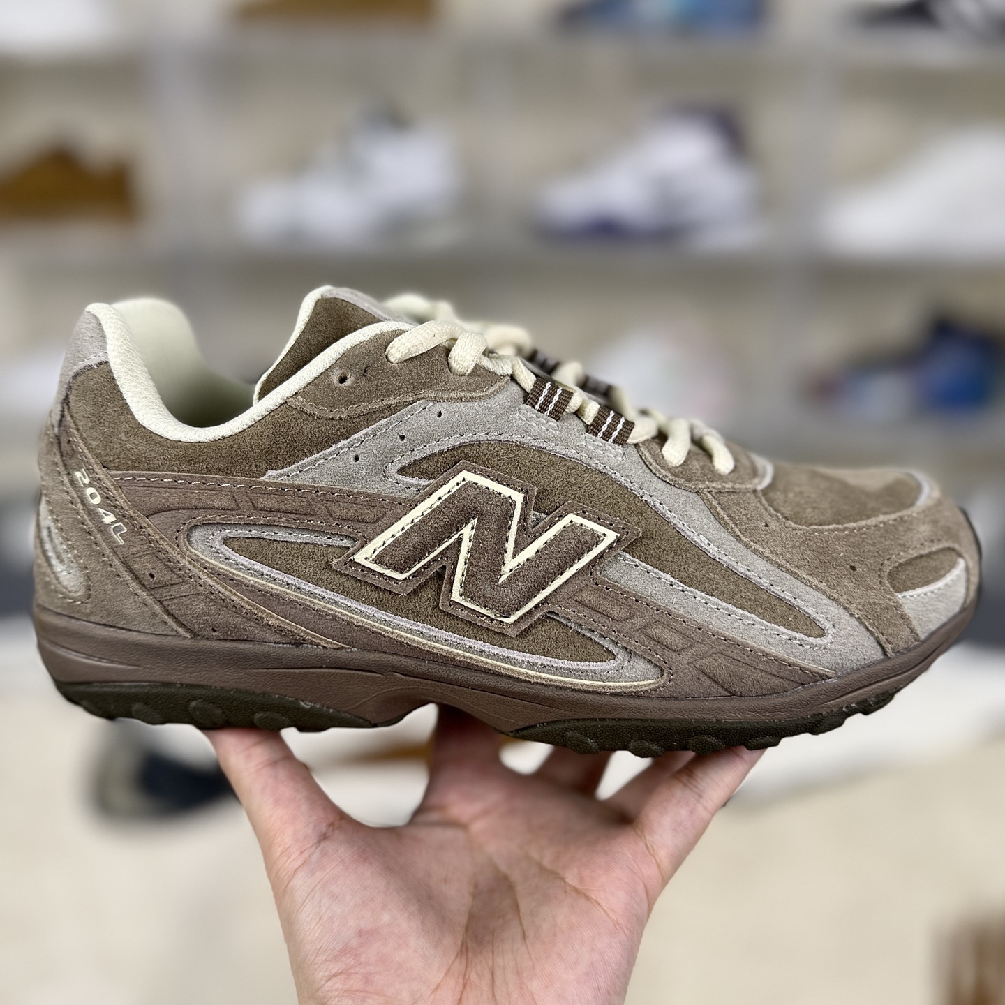 New Balance 204L Low-Top Lifestyle Casual Shoes for Men and Women 8 i1756316394136 9051 0 5