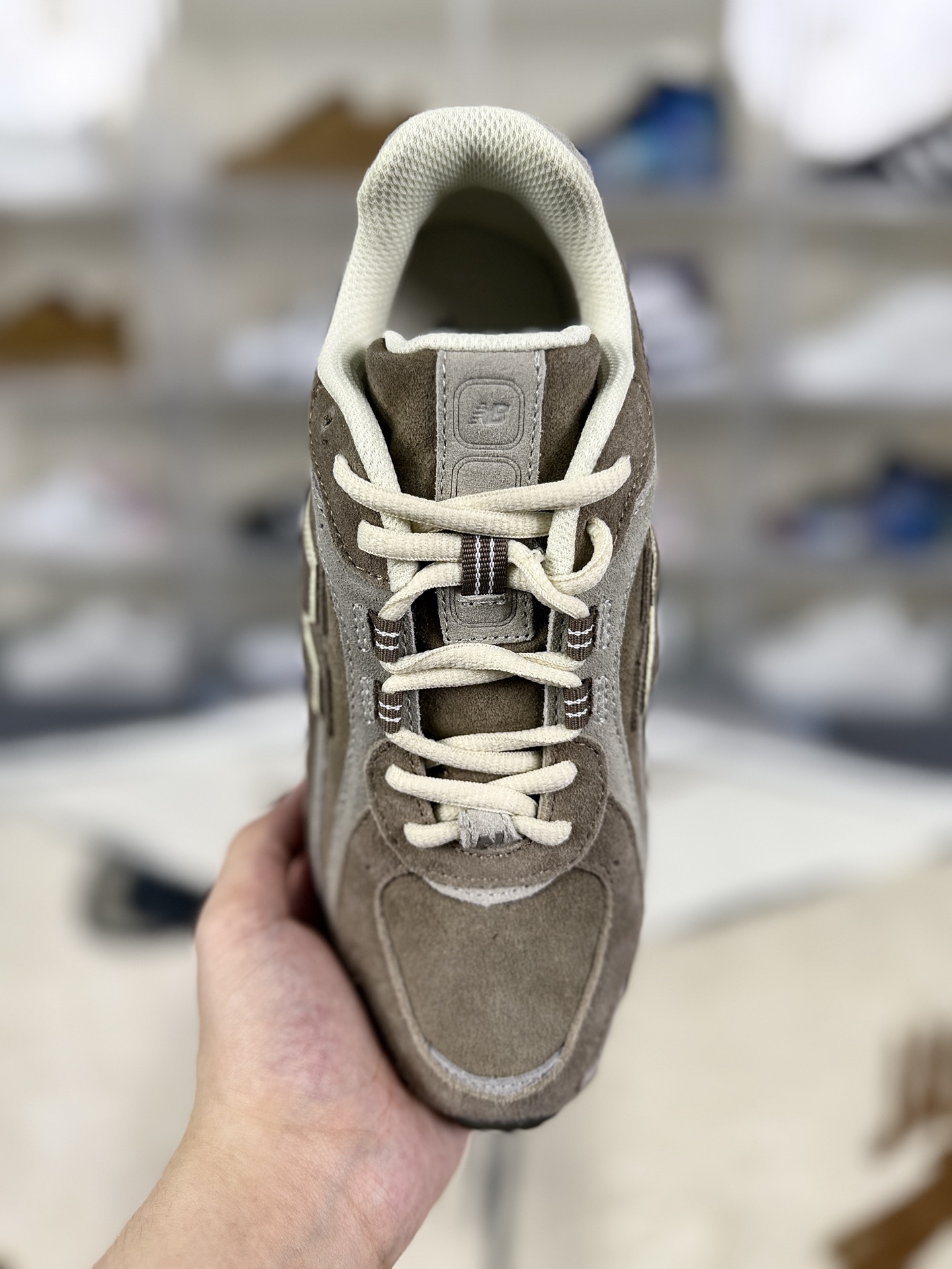 New Balance 204L Low-Top Lifestyle Casual Shoes for Men and Women 5 i1756316394281 7047 0 3