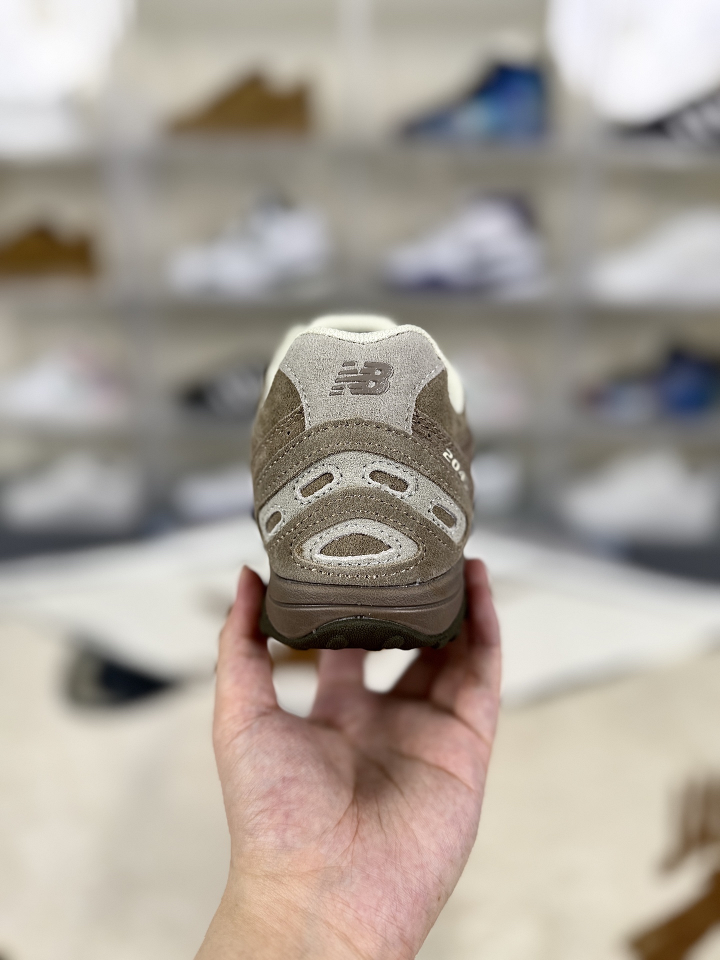 New Balance 204L Low-Top Lifestyle Casual Shoes for Men and Women 4 i1756316394503 3357 0 2